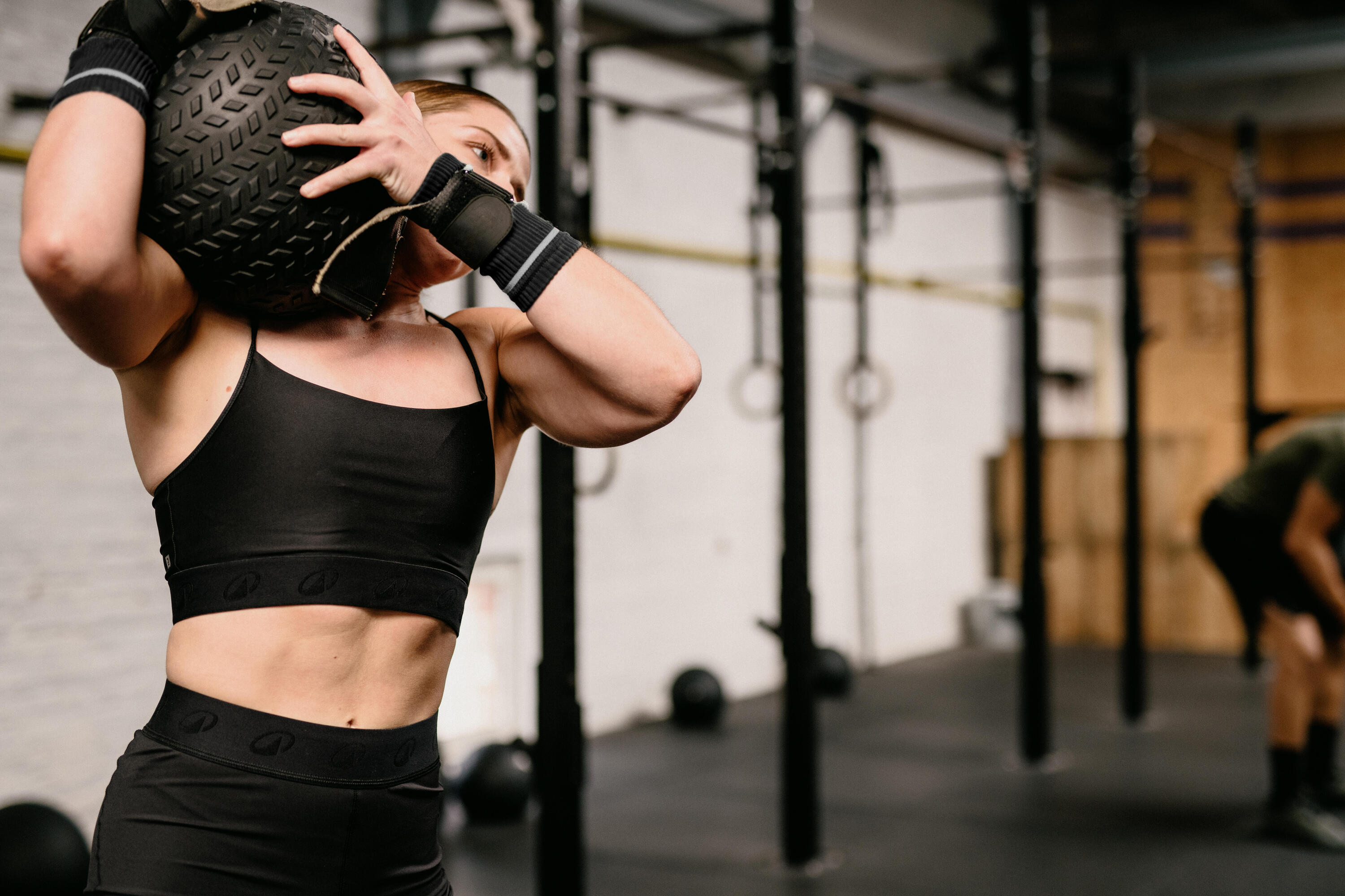 Soutien-gorge de sport à bretelles fines croisées et maintien léger femme 6/8