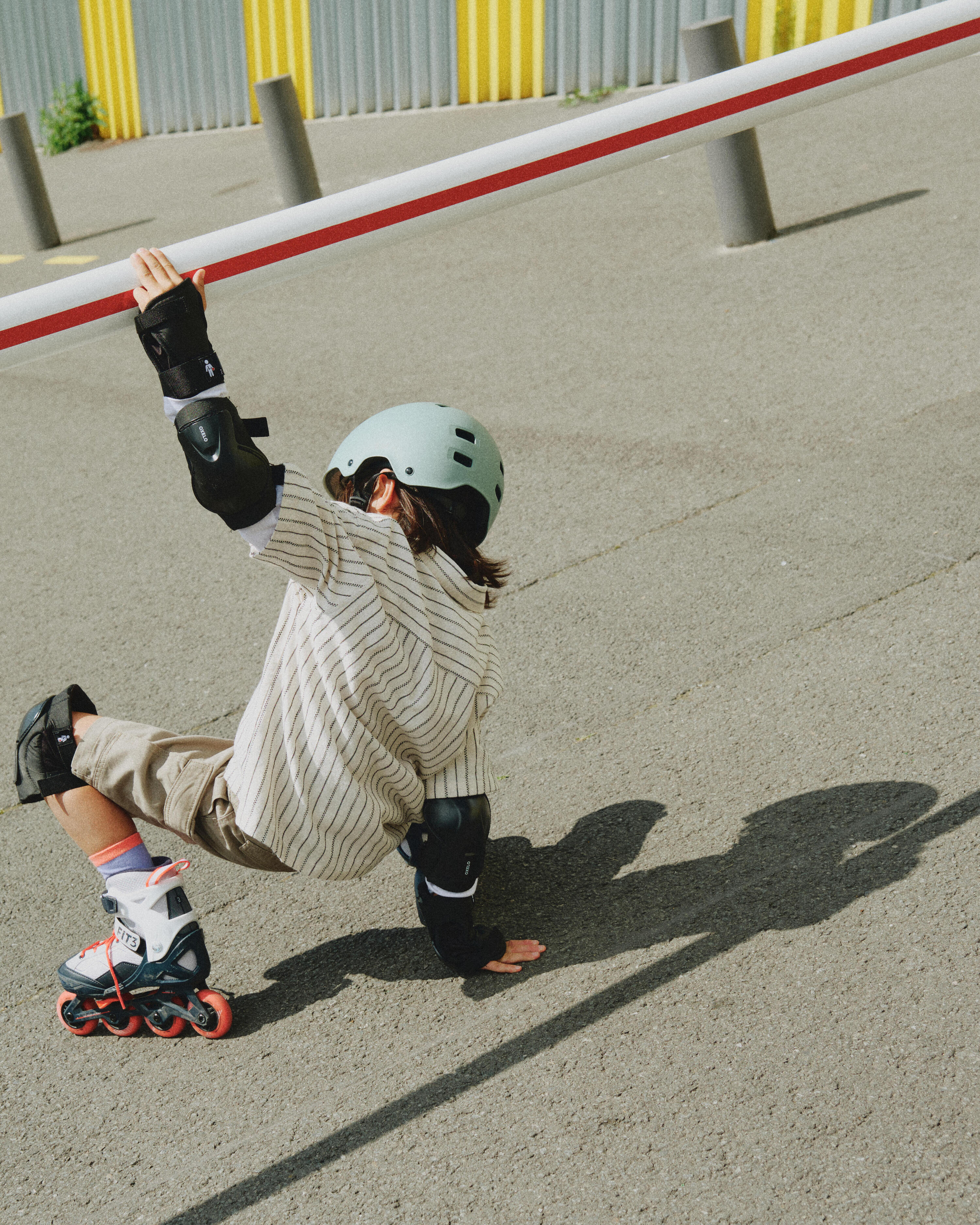Set 3x2 protections roller trottinette skate enfant PLAY noir 18/26
