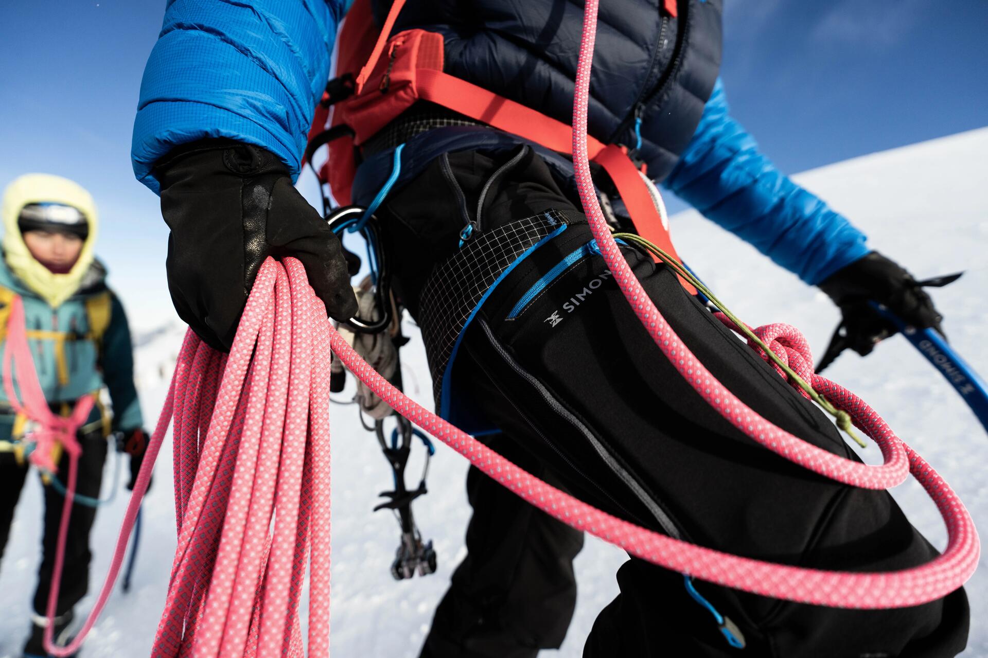 De ce echipament ai nevoie pentru escalada practicată în exterior?