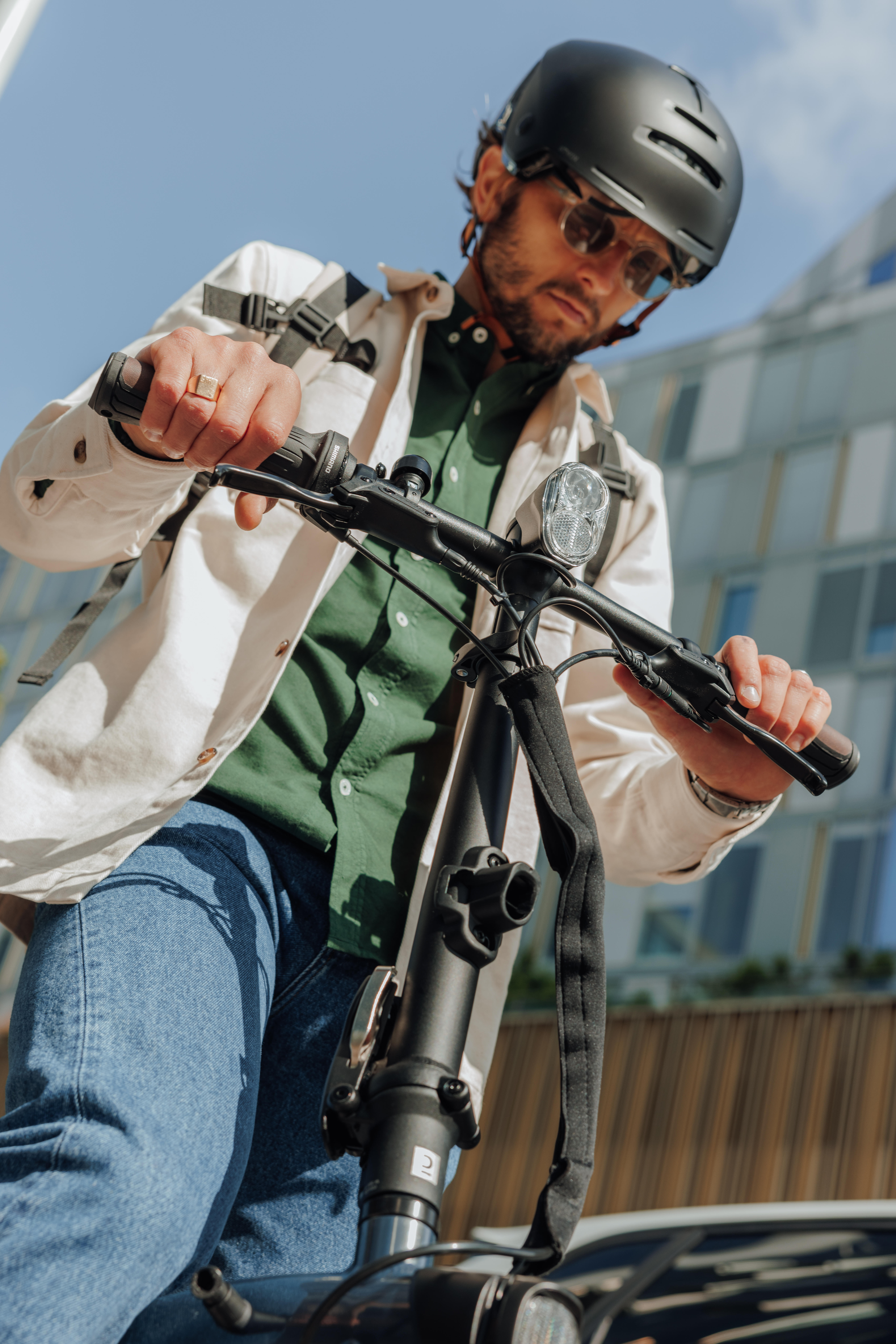 City Cycling Helmet with Visor and Rear Light, 900 - BTWIN