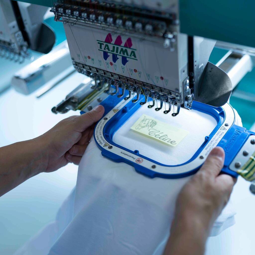 Broderie texte + logo (issue de la bibliothèque logo atelier)