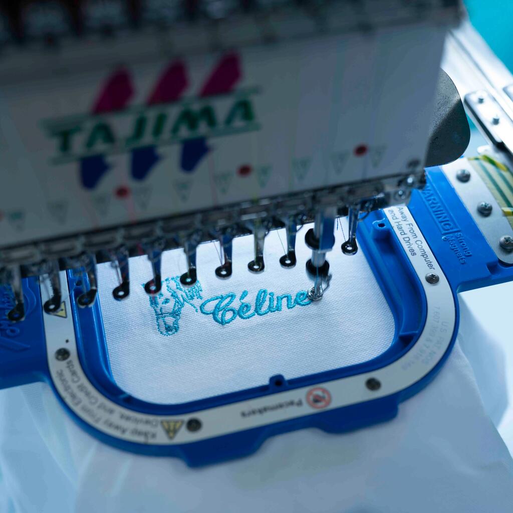 Broderie texte + logo (issue de la bibliothèque logo atelier)