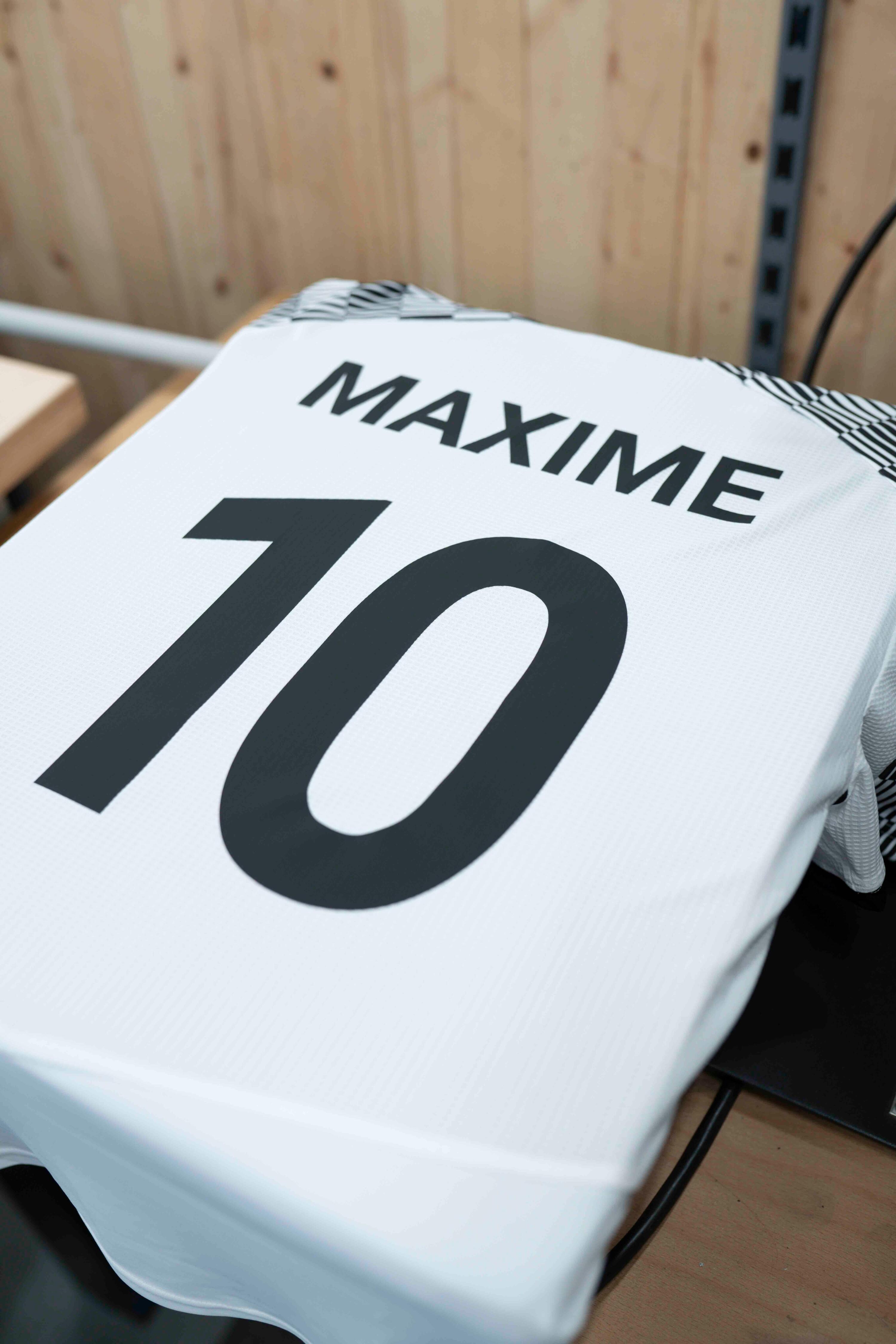 MARQUAGE NOM + NUMERO (PREMIUM) 6/6