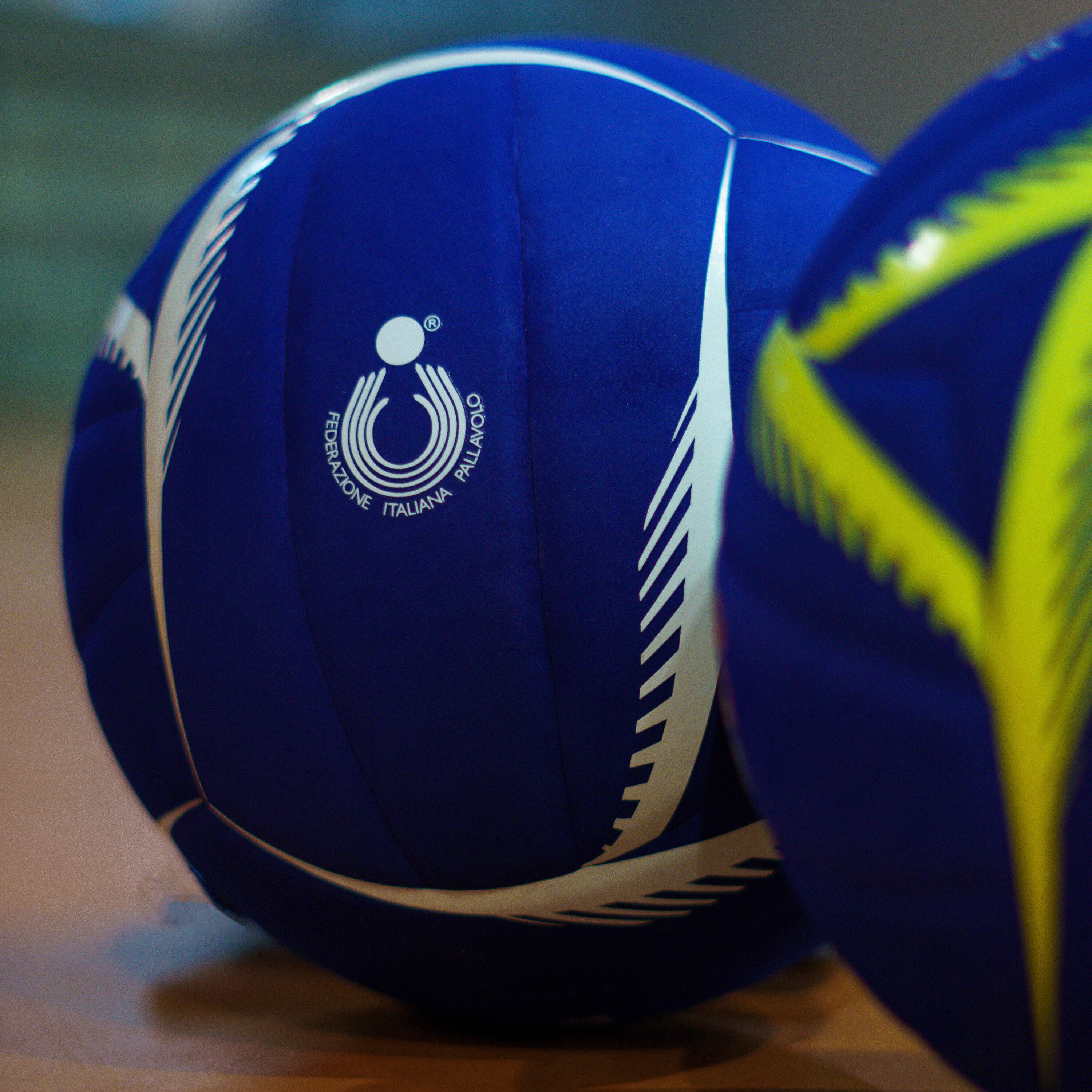Pallone pallavolo VB 500 SOFT 200-220g blu-bianco FIPAV Volley S3 10/13