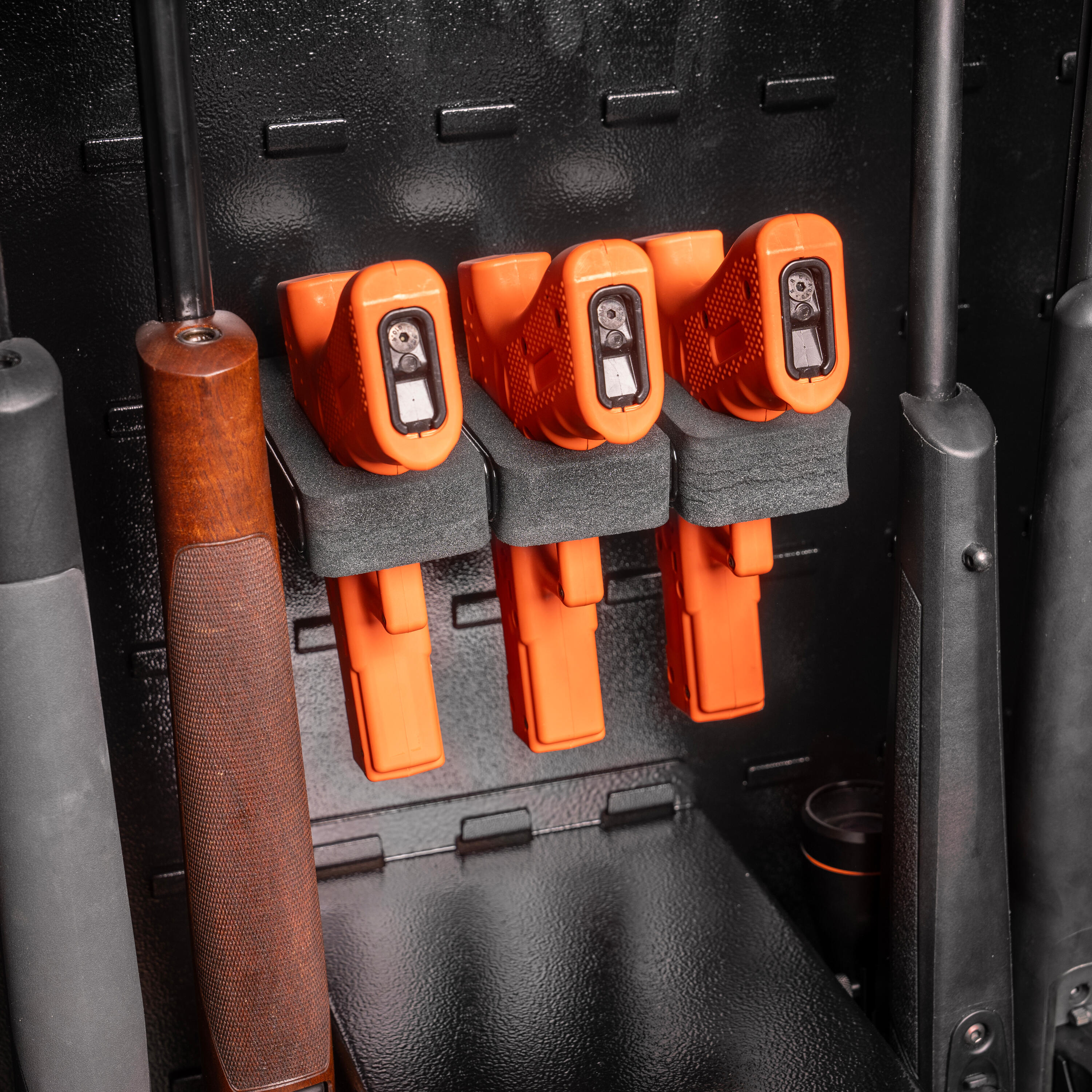 Houder voor handwapen voor moduleerbare wapenkluis 7/8