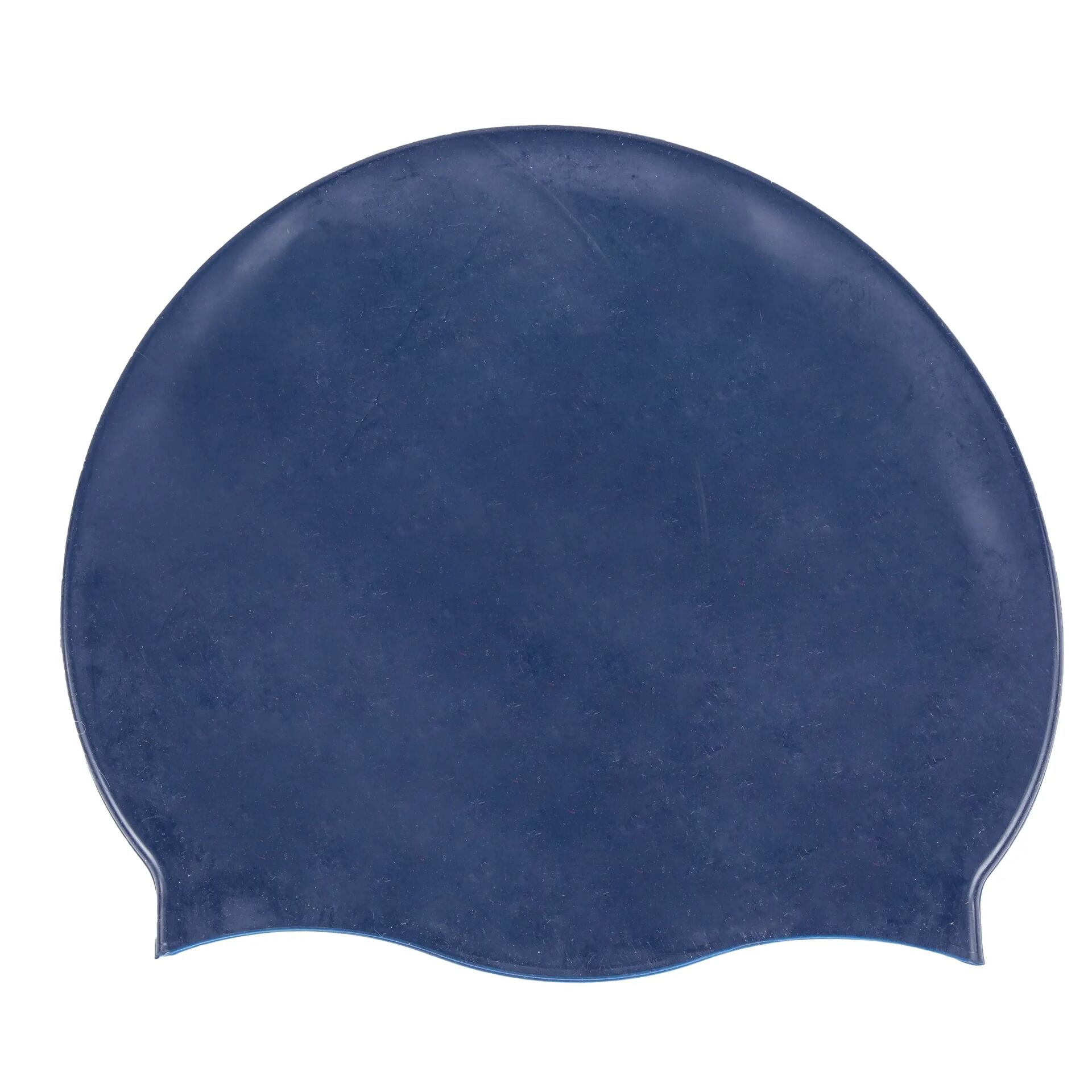 pessoas a nadar com touca silicone