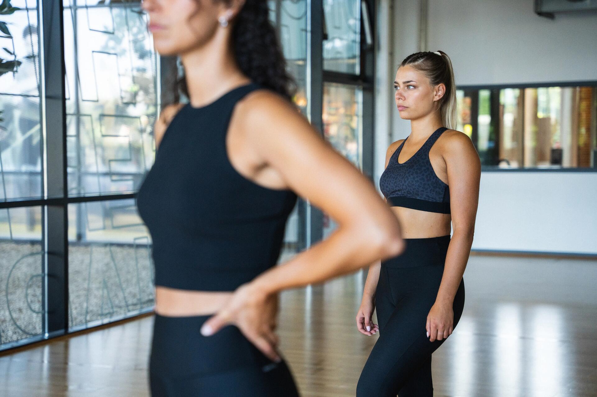 CUM ALEGI ÎMBRĂCĂMINTEA DE CARDIO-TRAINING PENTRU FEMEI – CRITERII DE CARE SĂ ȚII CONT
