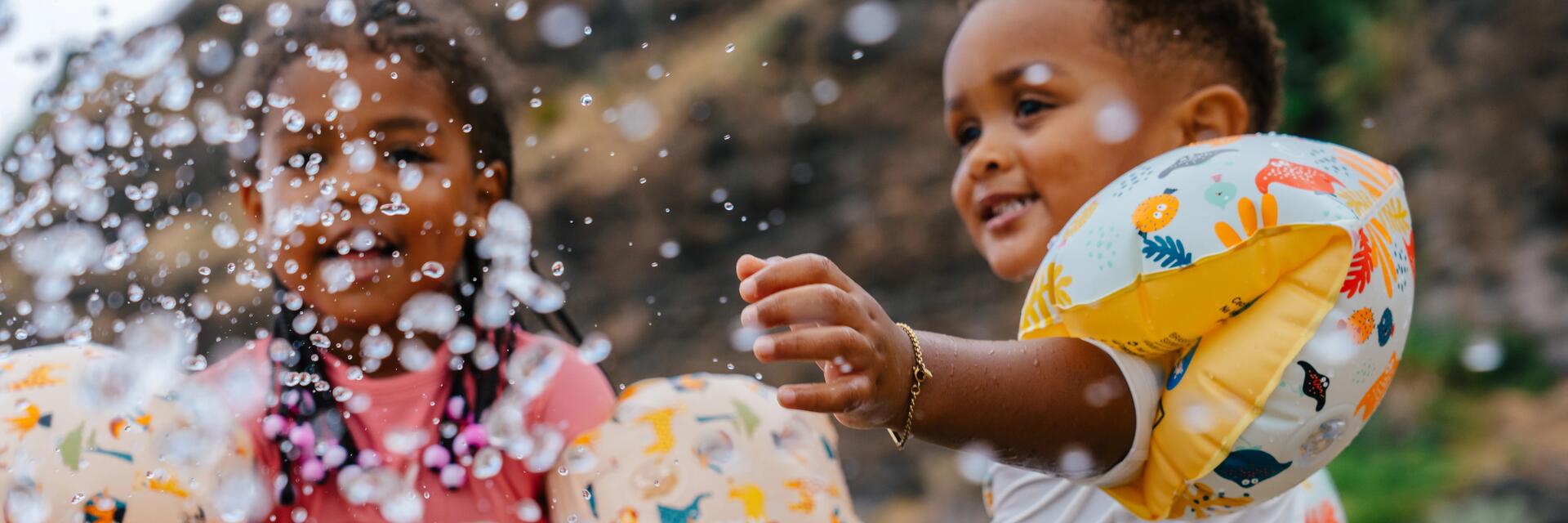 Brassards, bouée ou gilet pour mon enfant ?