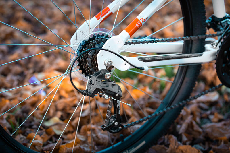 Hoe stel ik mijn achterderailleur af?