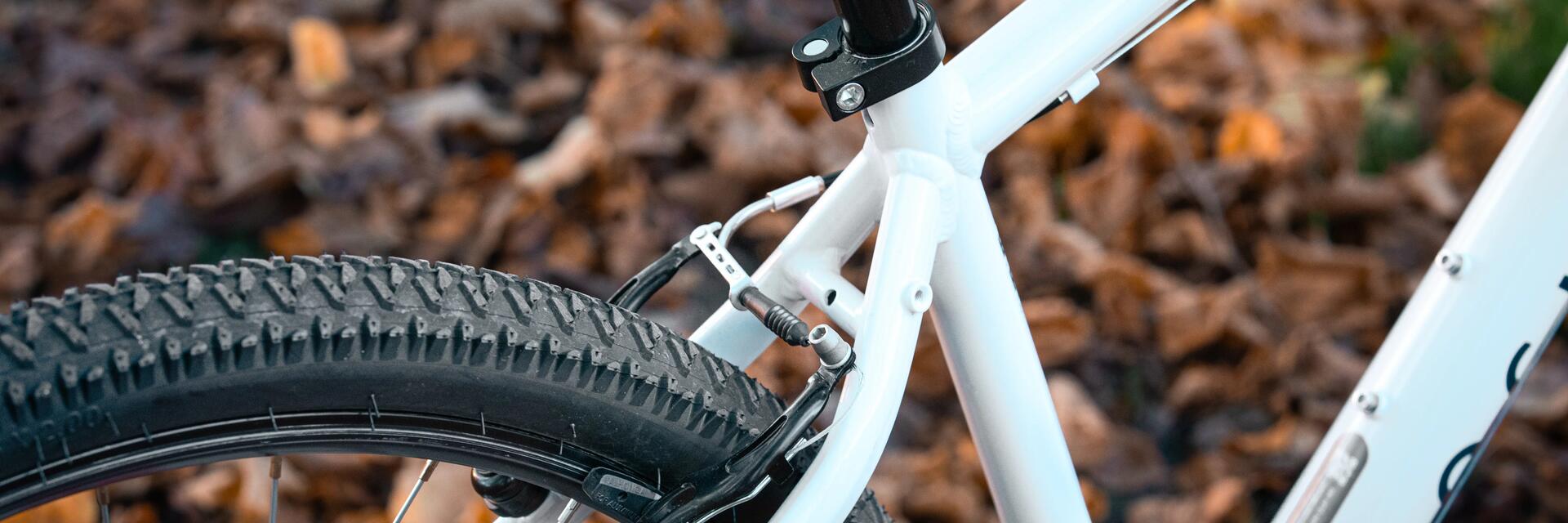 Quel cadre VTT choisir : aluminium ou carbone ?