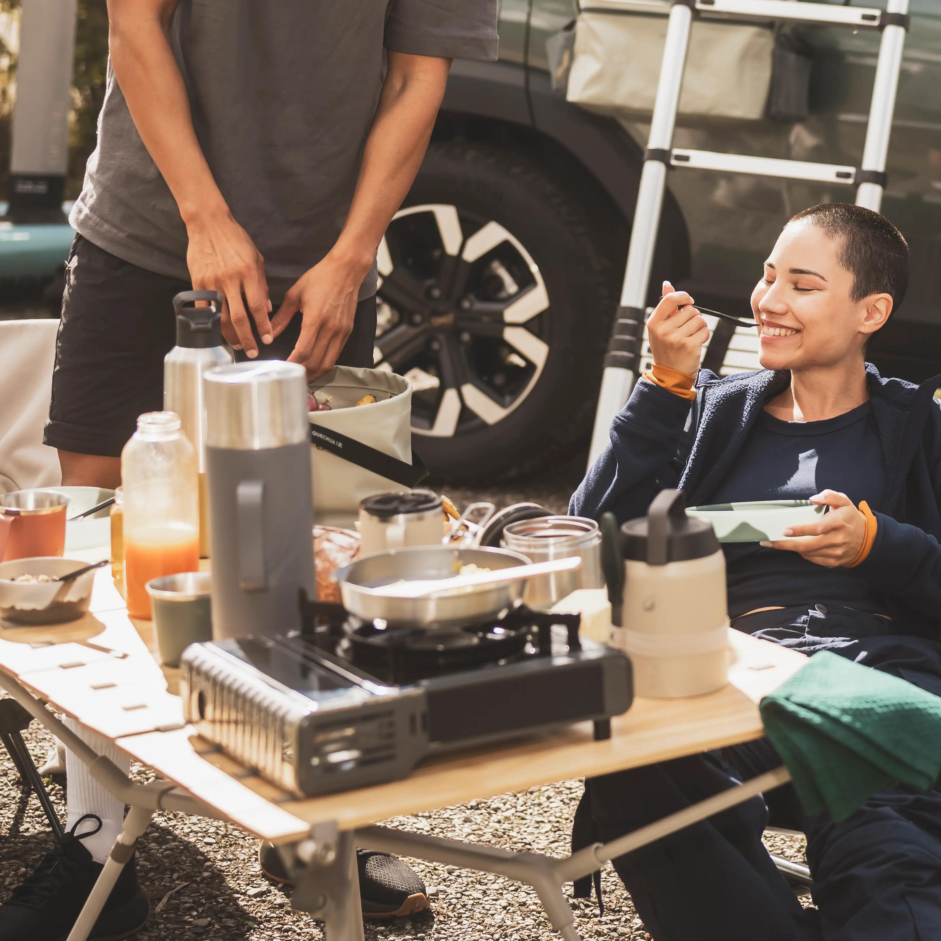 Cocina camper en la naturaleza