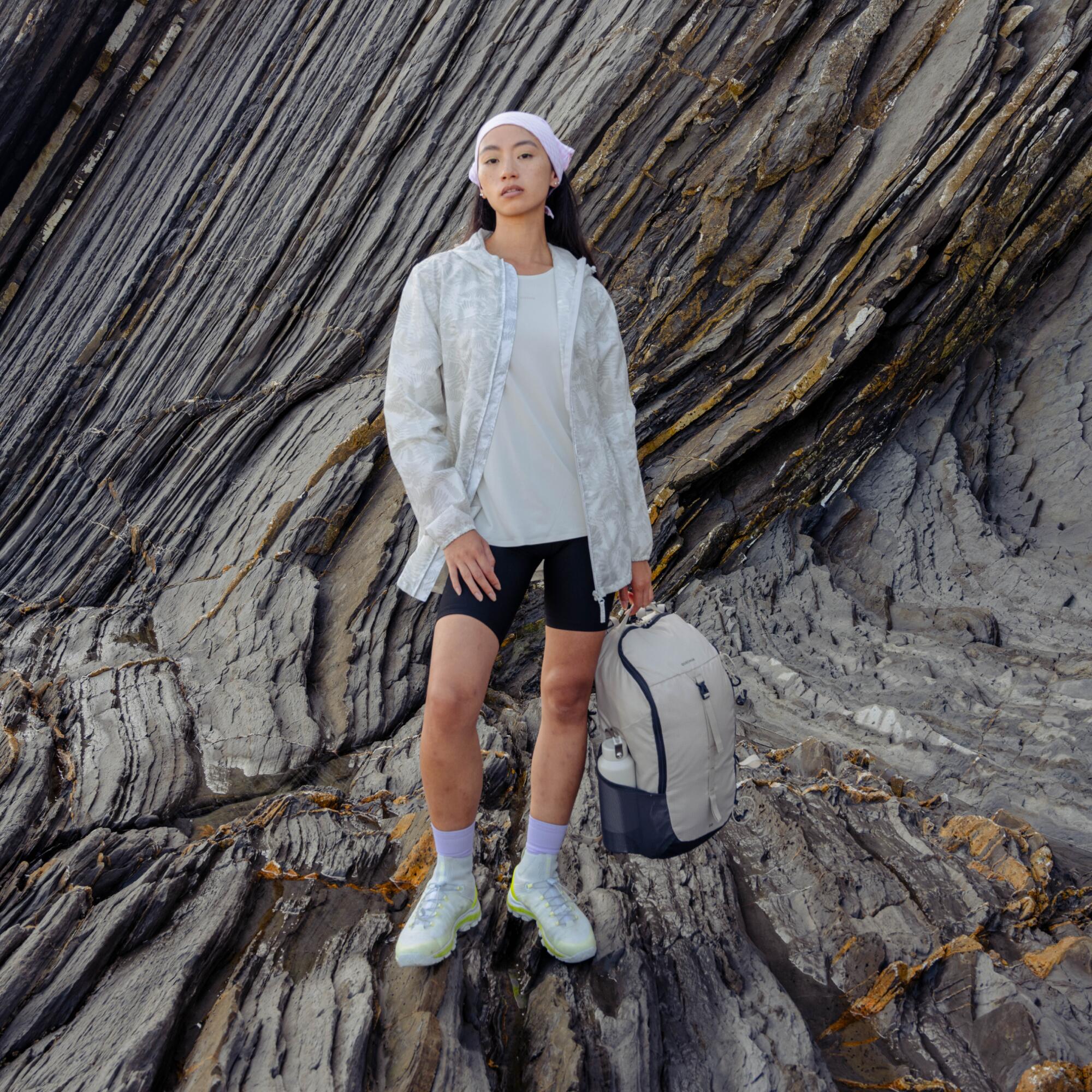 Women’s windproof and water-repellent hiking jacket, Raincut Full Zip - White 9/9