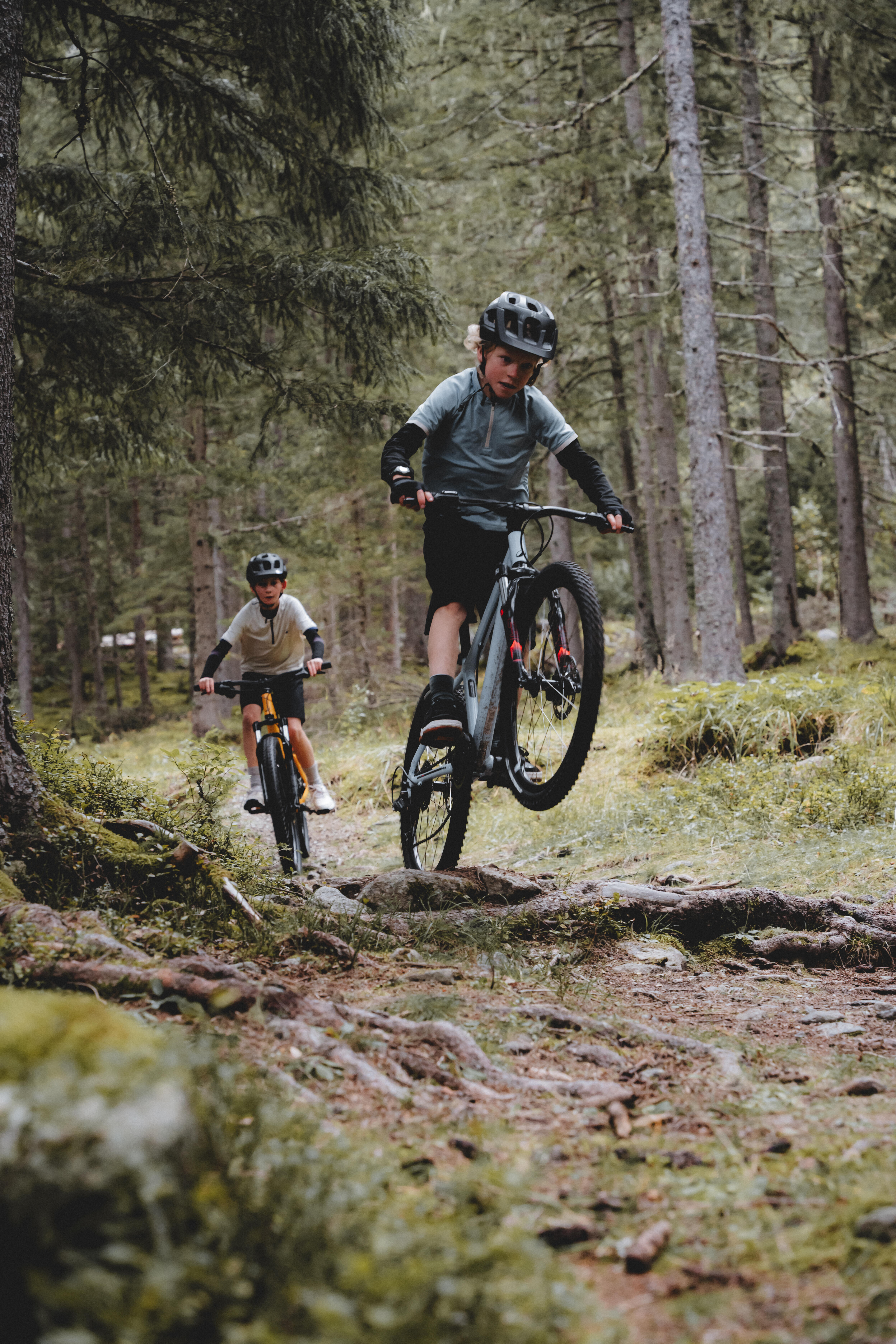 Niño en bici