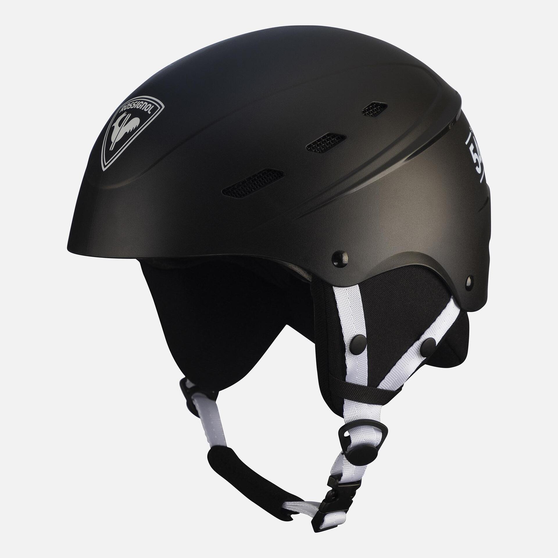 Lese hier, wieso du unbedingt einen Skihelm tragen solltest.