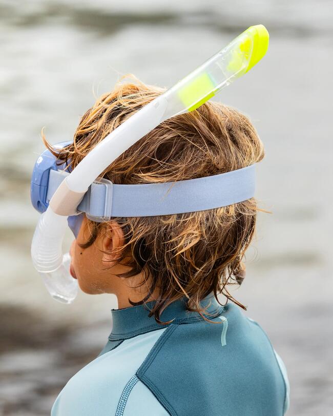 Kinderkopf von hinten, Schnorchelmaske und Schnorchel mit Dry Top, Neopren Oberteil