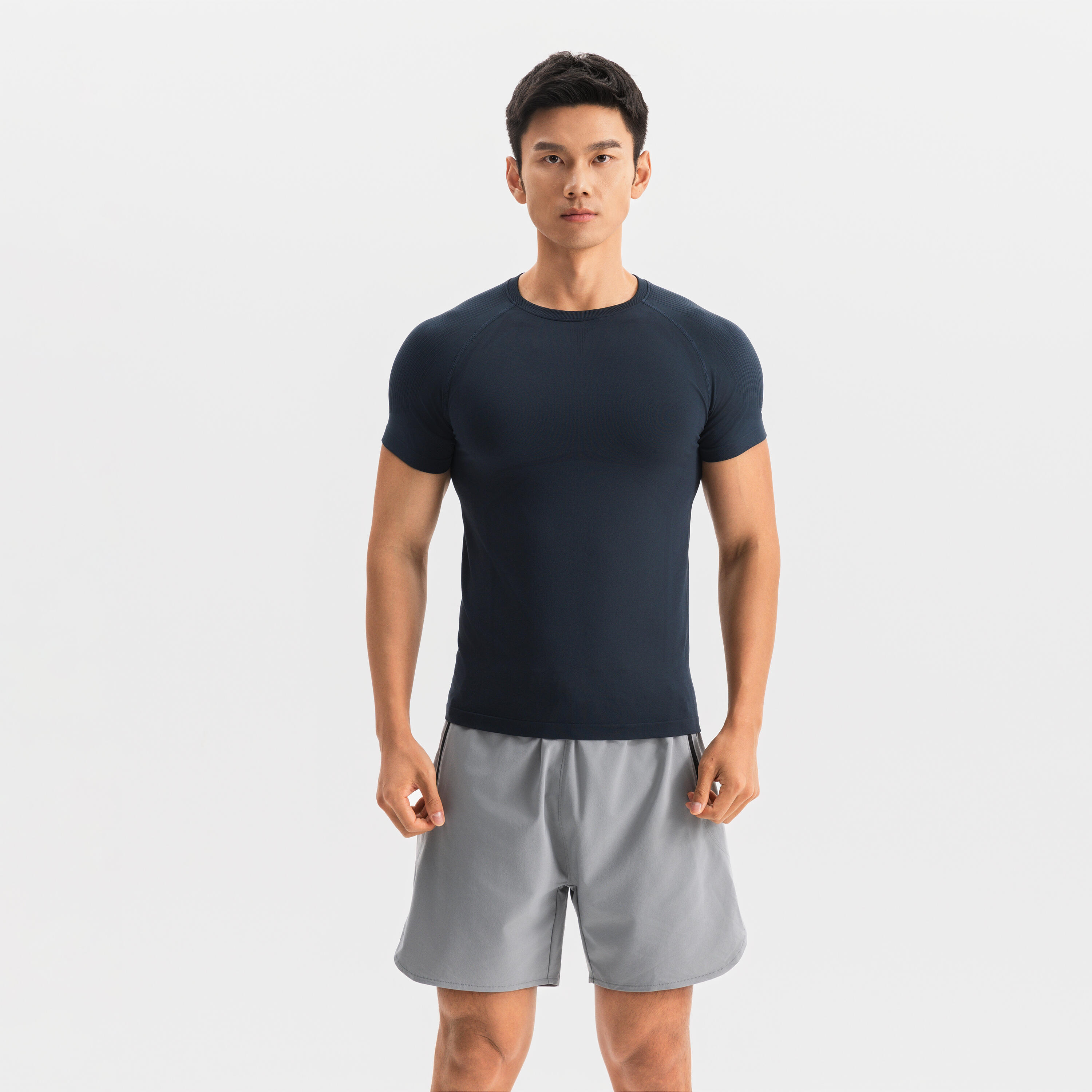 MEN STRENGTH TRAINING SLIM SEAMLESS T-SHIRT--graphite grey