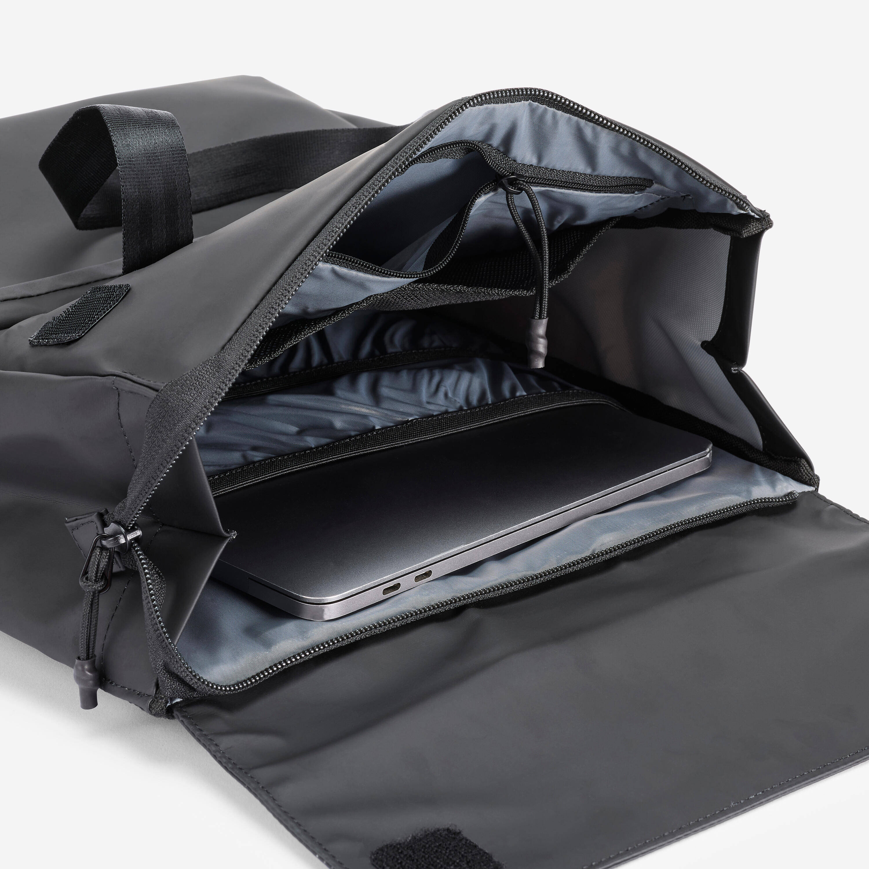 Water Repellent Backpack with Laptop Compartment with 15L capacity - Black -  4