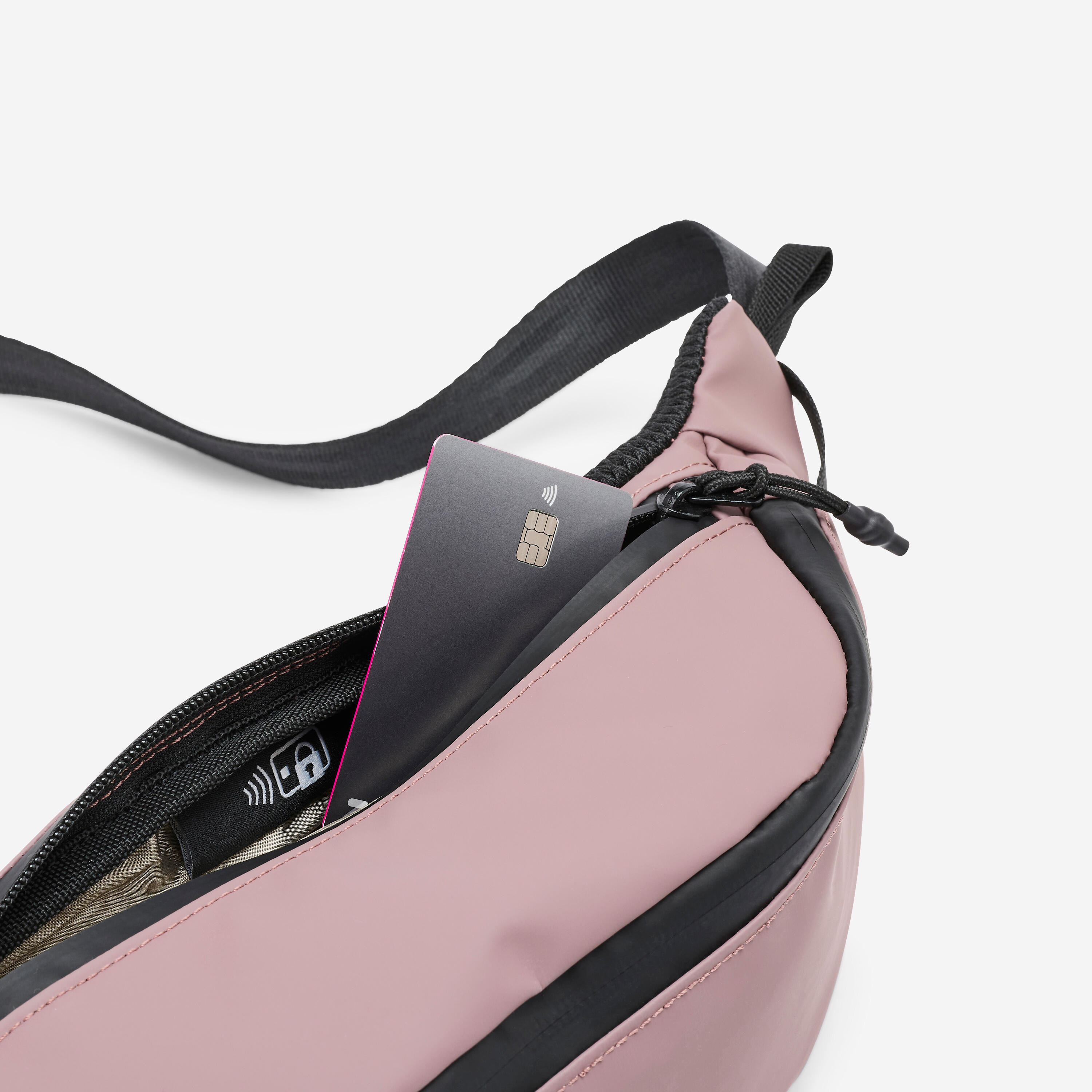 Water-repellent bum bag