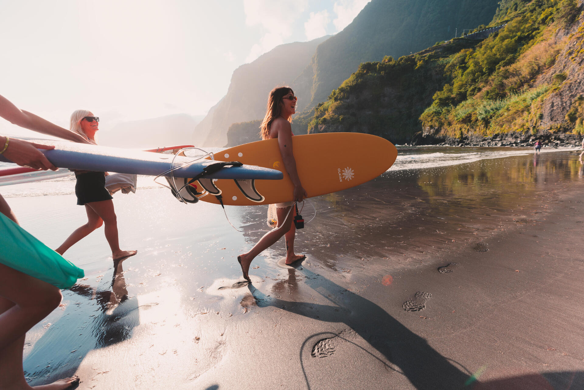 Reparatur eines Surfboards aus Epoxidharz