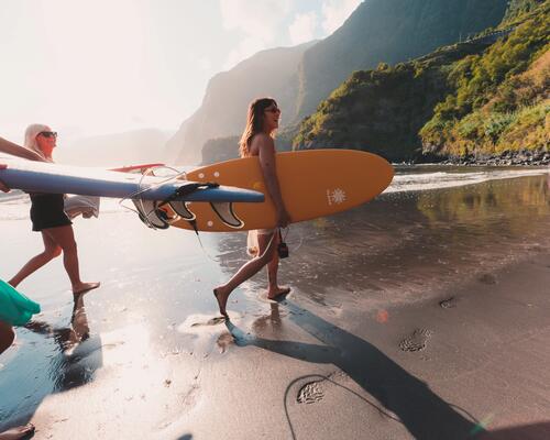 COMMENT CHOISIR SA PLANCHE DE SURF POUR DÉBUTER 
