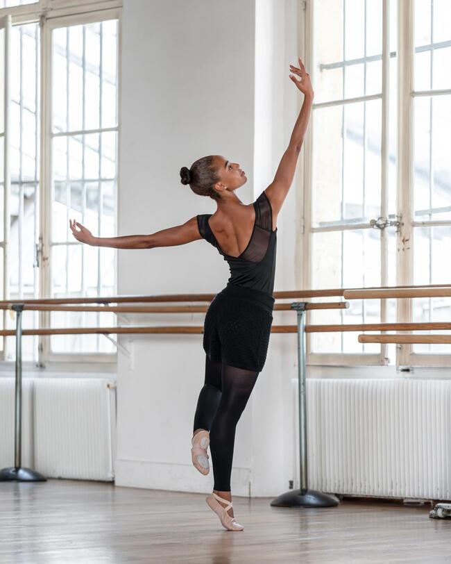 Balletttänzerin tanzt.