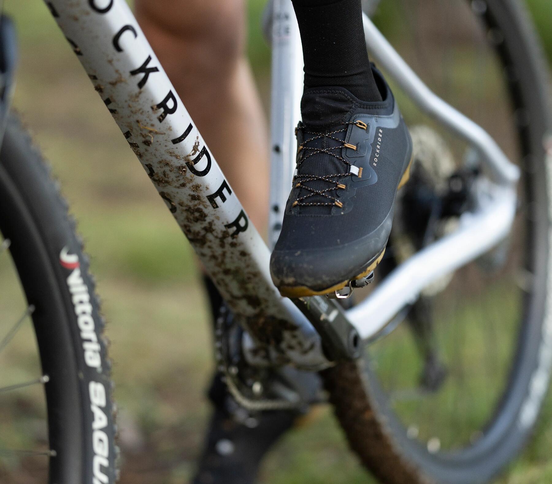 Die Fahrradschuhe müssen gut passen