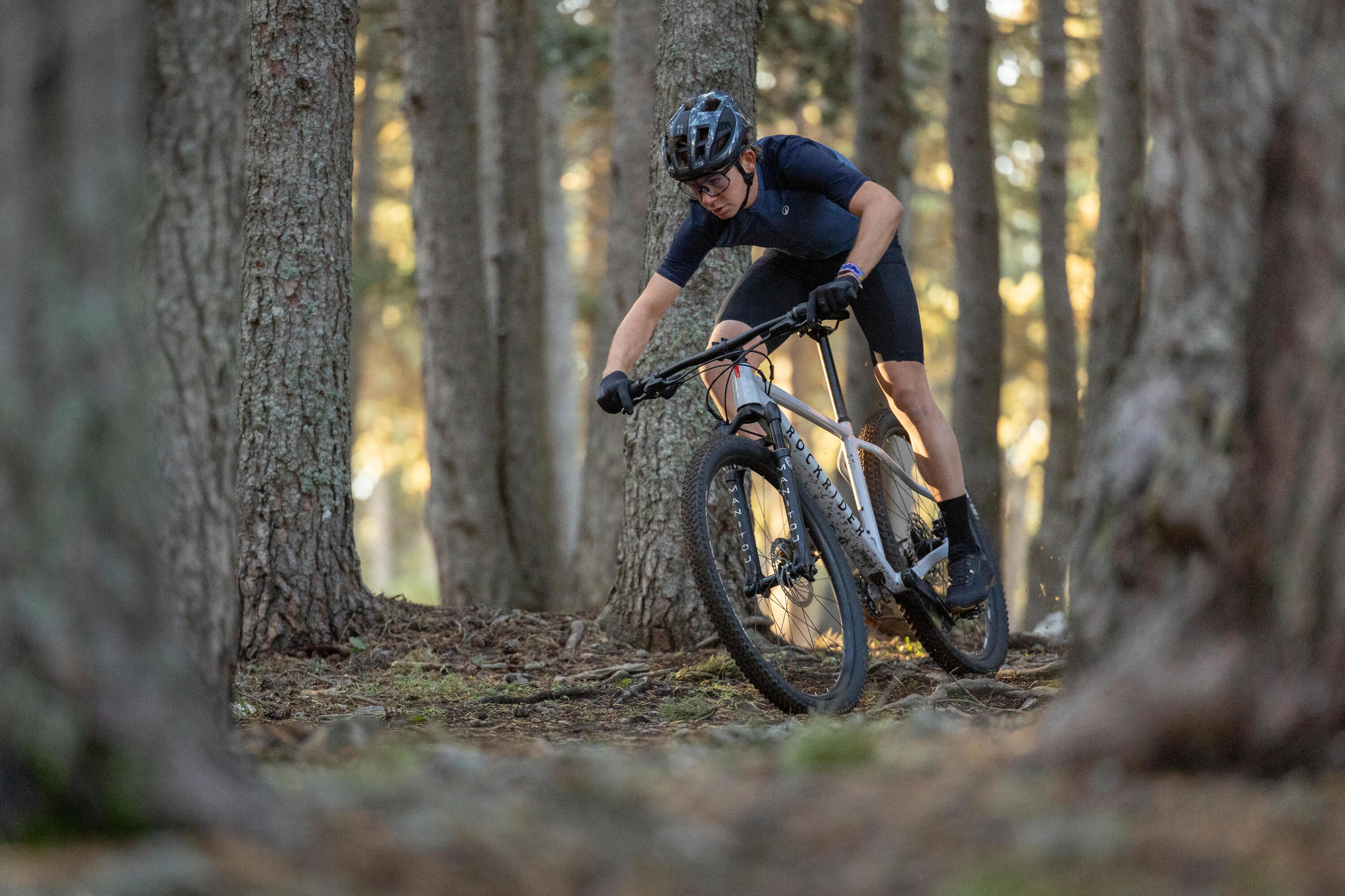 Velo vtt cross country race 700 cadre aluminium gris 11/15