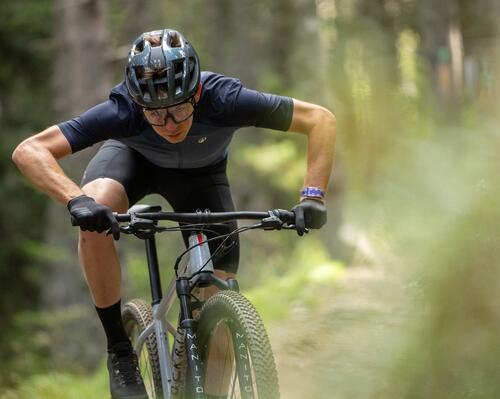 BICICLETA MOUNTAIN BIKE: DE CE SĂ TRECI LA VARIANTA CU TRANSMISIE CU O SINGURĂ FOAIE?
