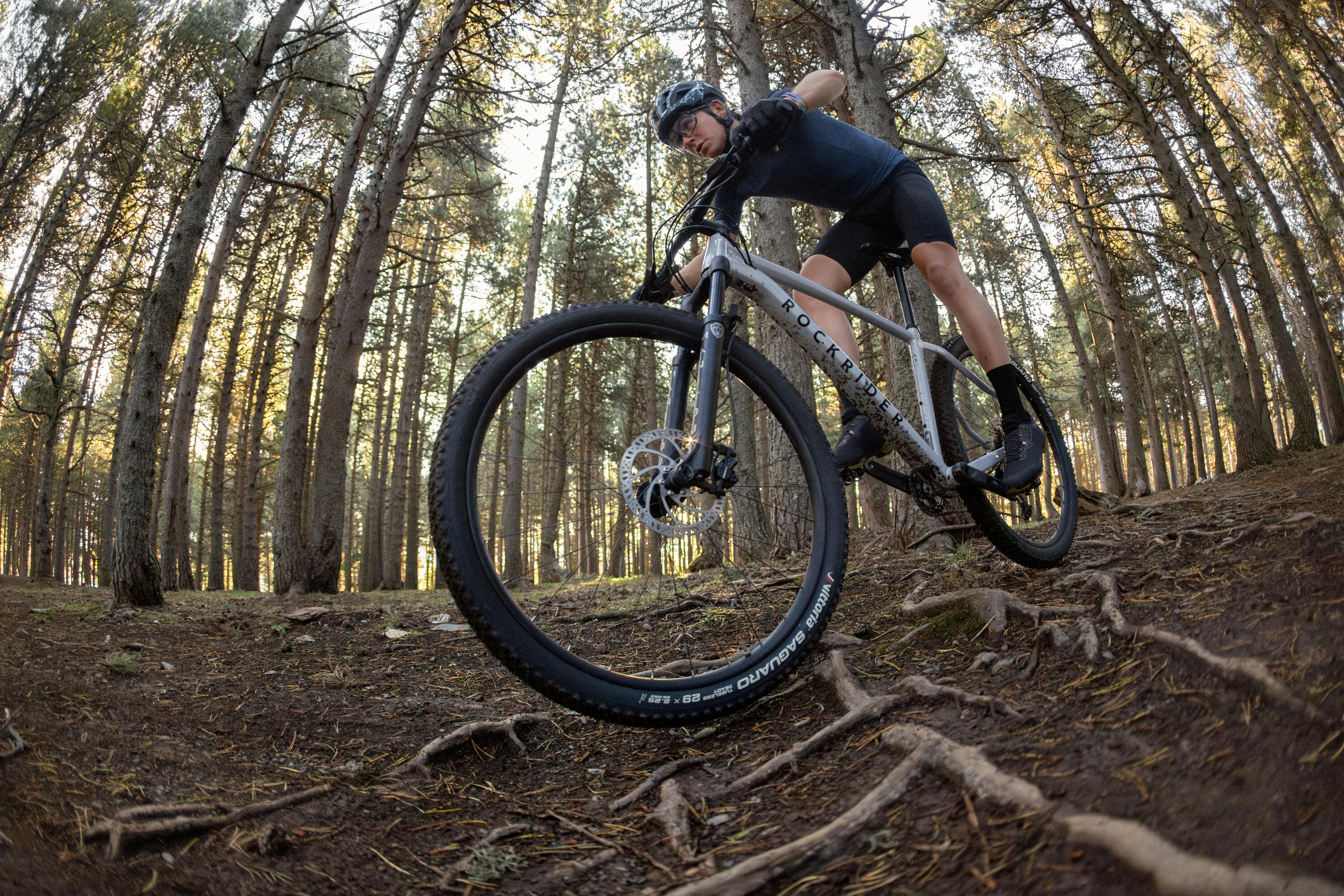 Velo vtt cross country race 700 cadre aluminium gris 10/15
