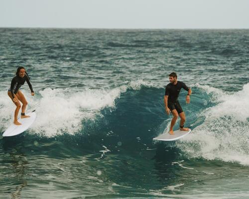 Comment choisir une combinaison de surf ?