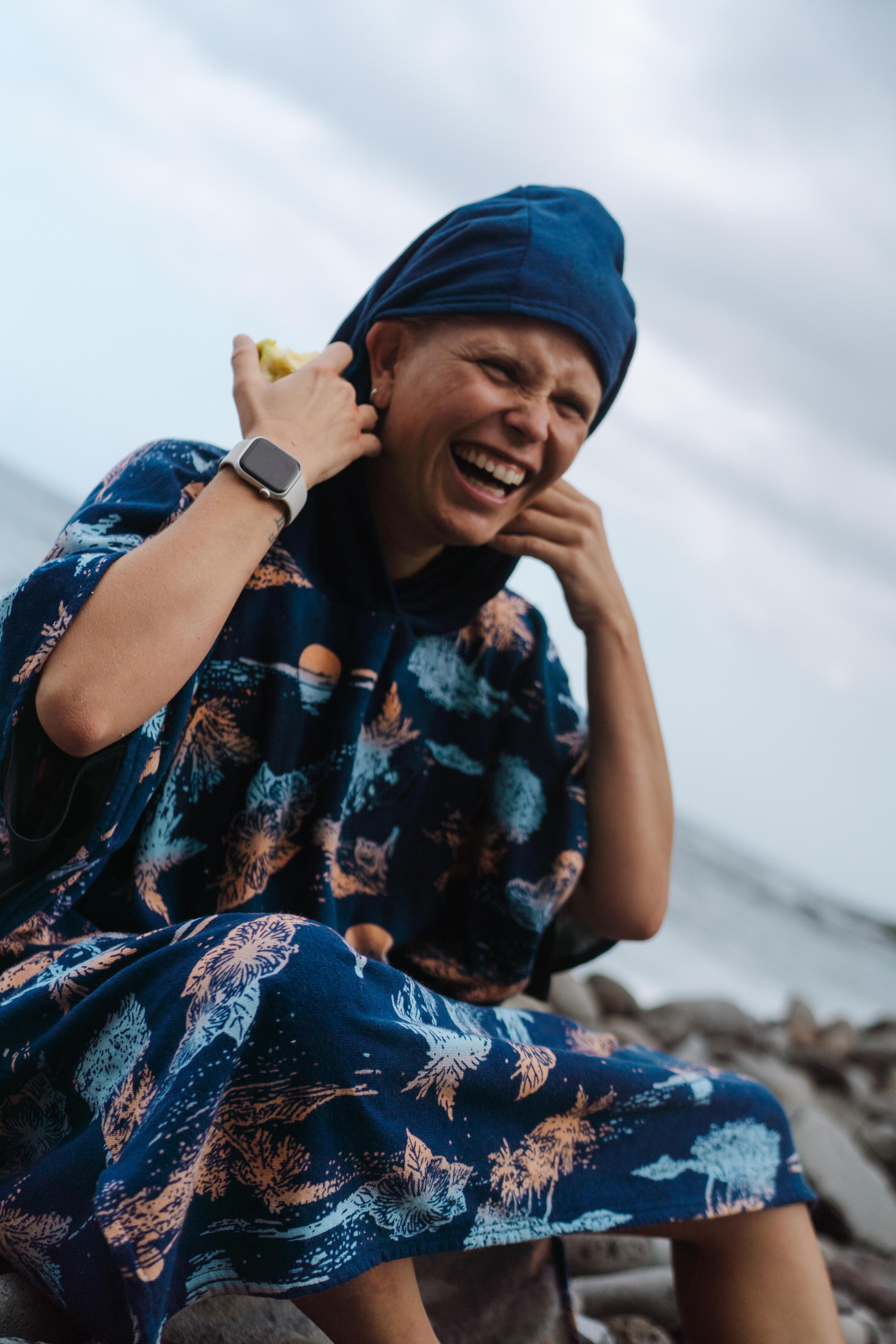Poncho spiaggia surf adulto 500 STORIES blu 8/9