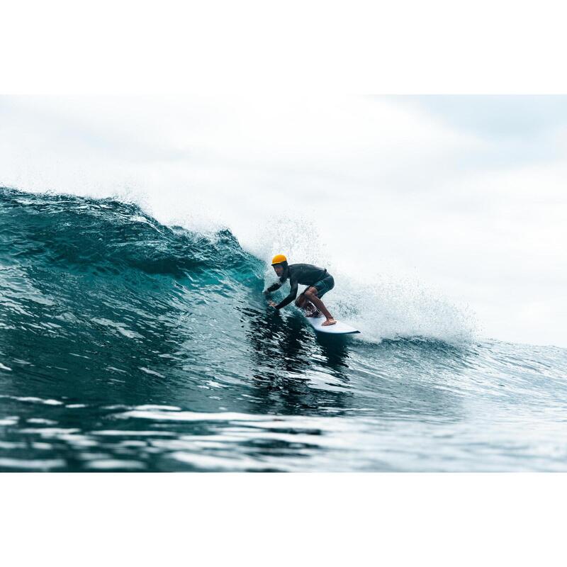 Casque pour la pratique du surf . Jaune