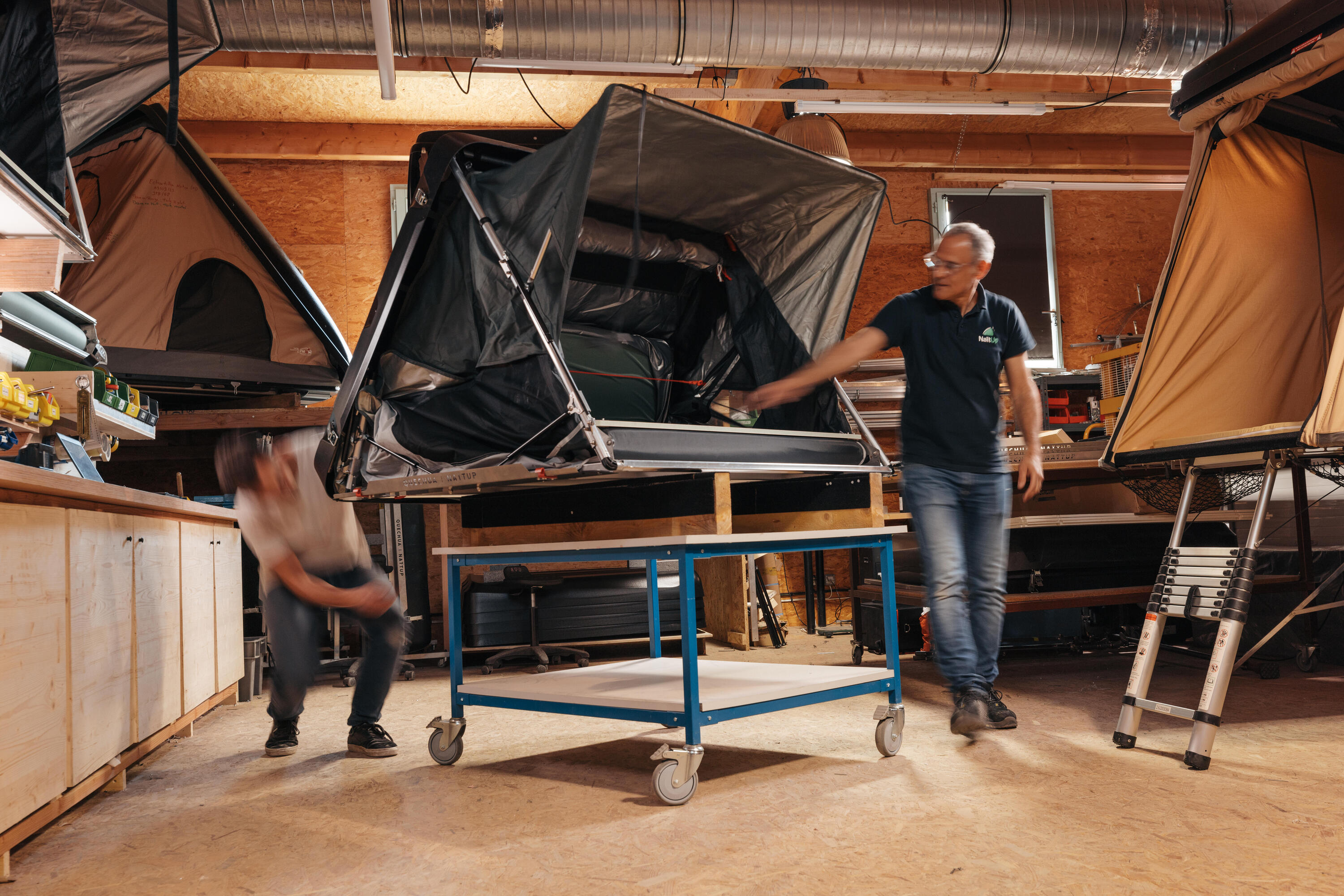 Quechua x NaïtUp Fresh & Black two-person hardtop roof tent 62/105