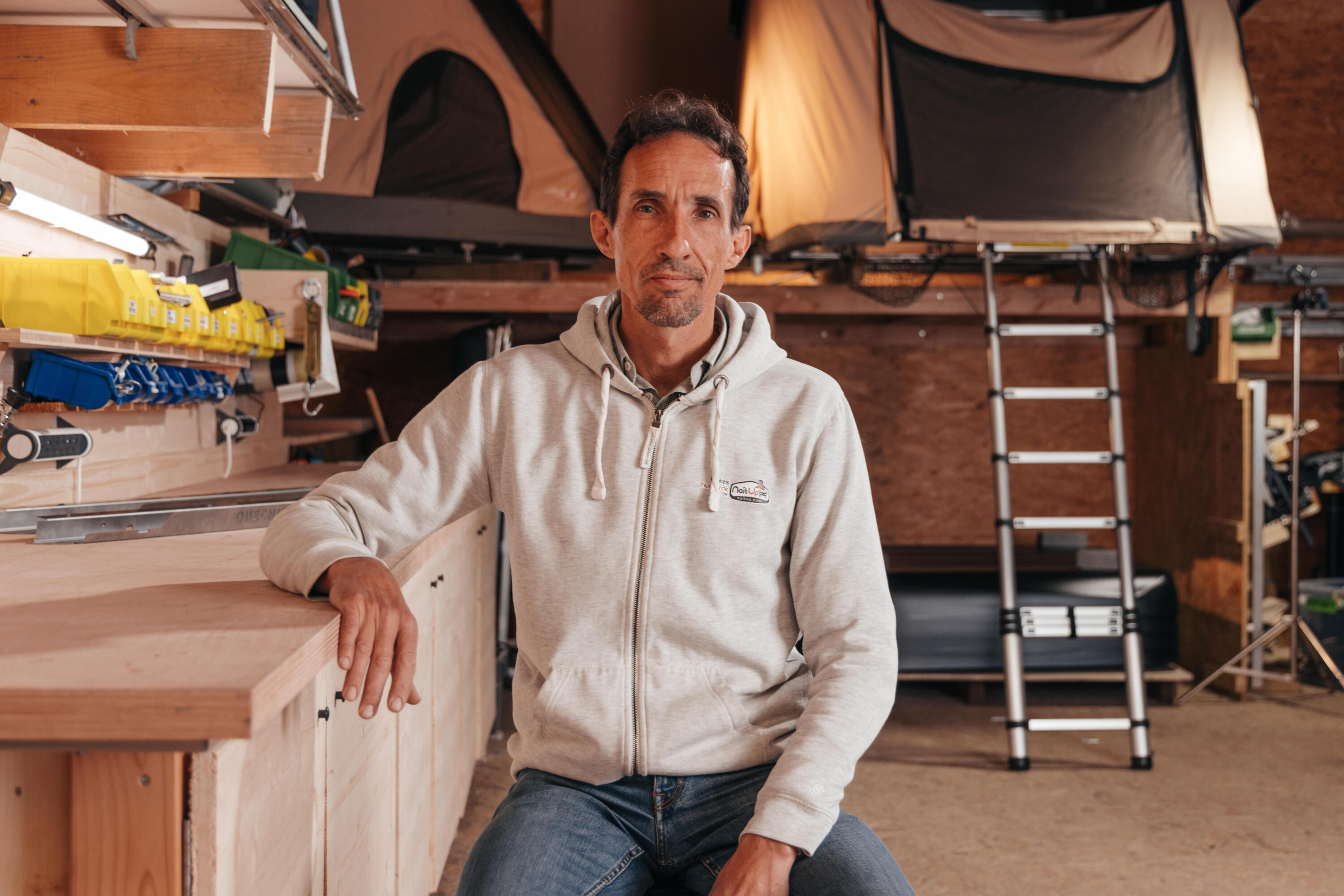 Quechua x NaïtUp Fresh & Black two-person hardtop roof tent 100/105