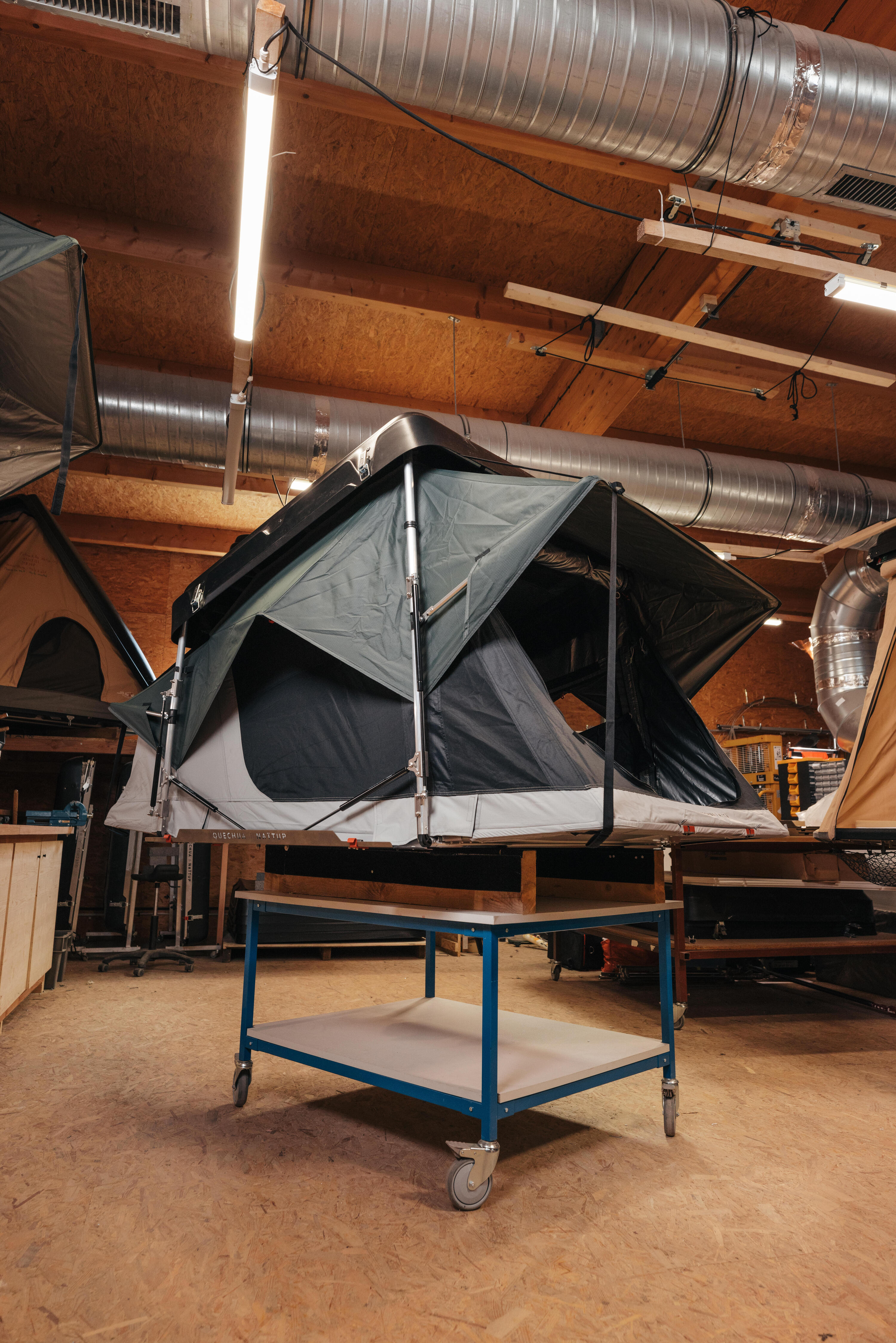 Quechua x NaïtUp Fresh & Black two-person hardtop roof tent 65/105