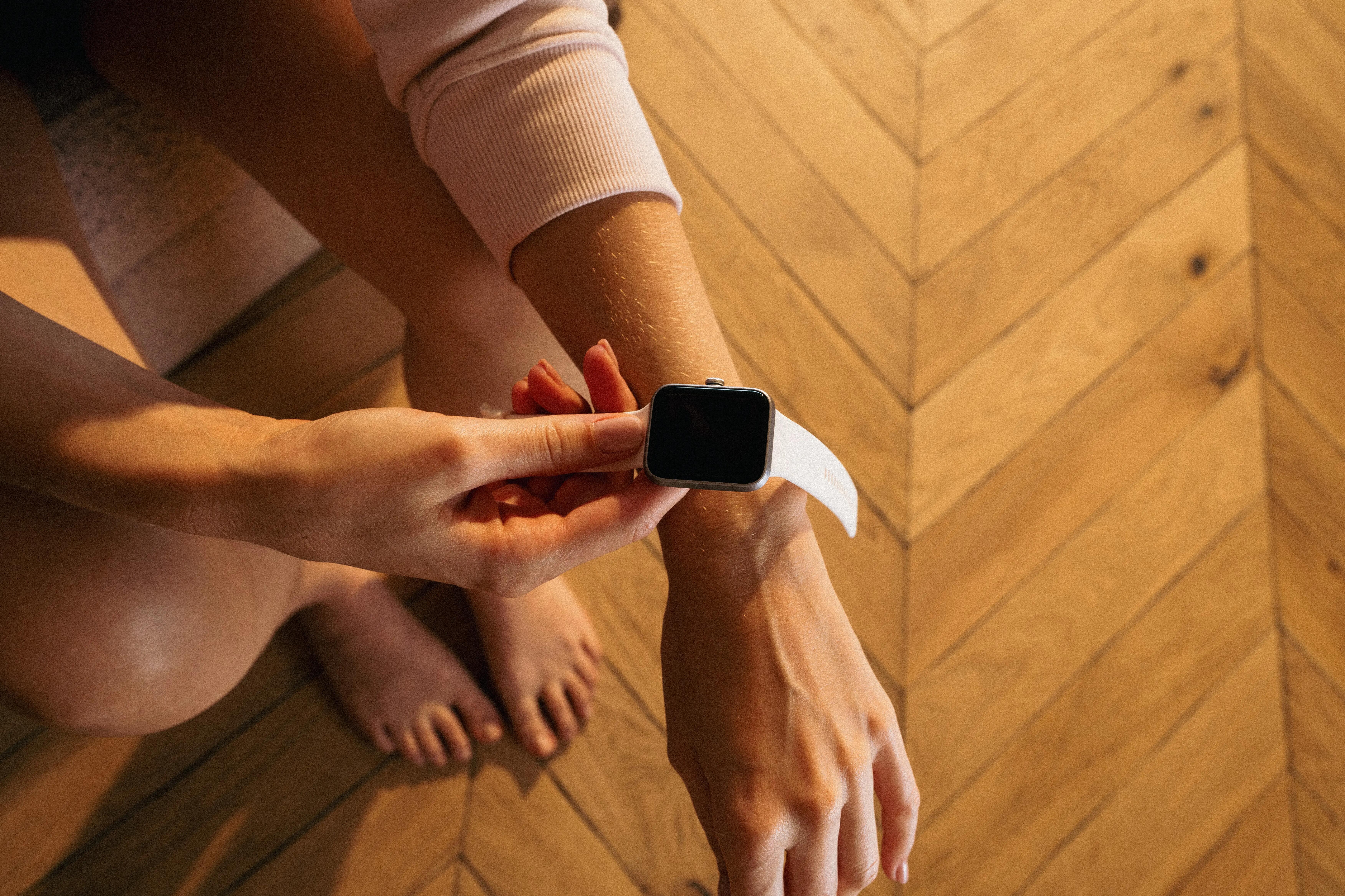 2.3 Wie wird das Produkt am Handgelenk angebracht?