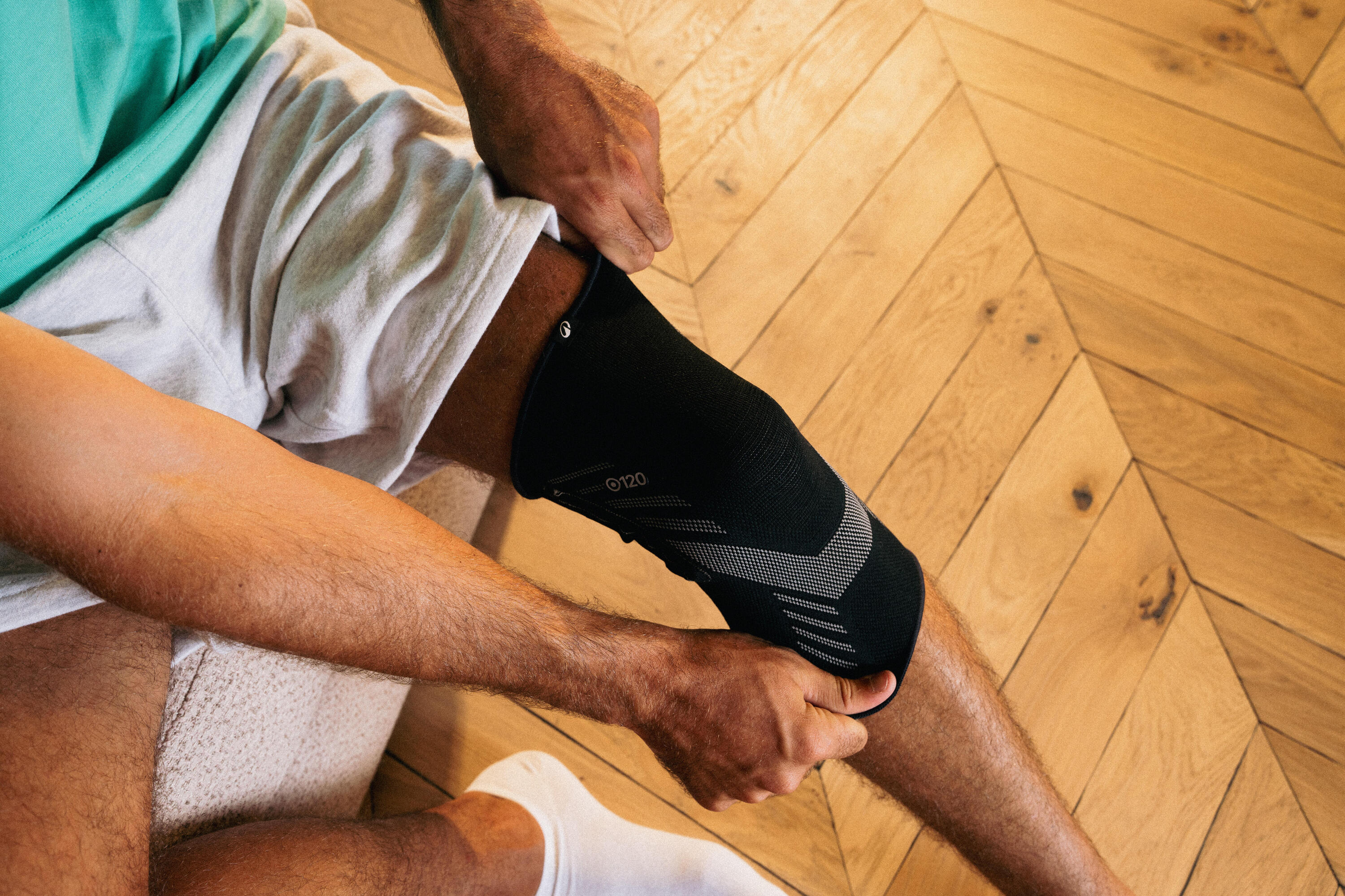 Genouillère de maintien droit ou gauche avec renforts latéraux 15/18