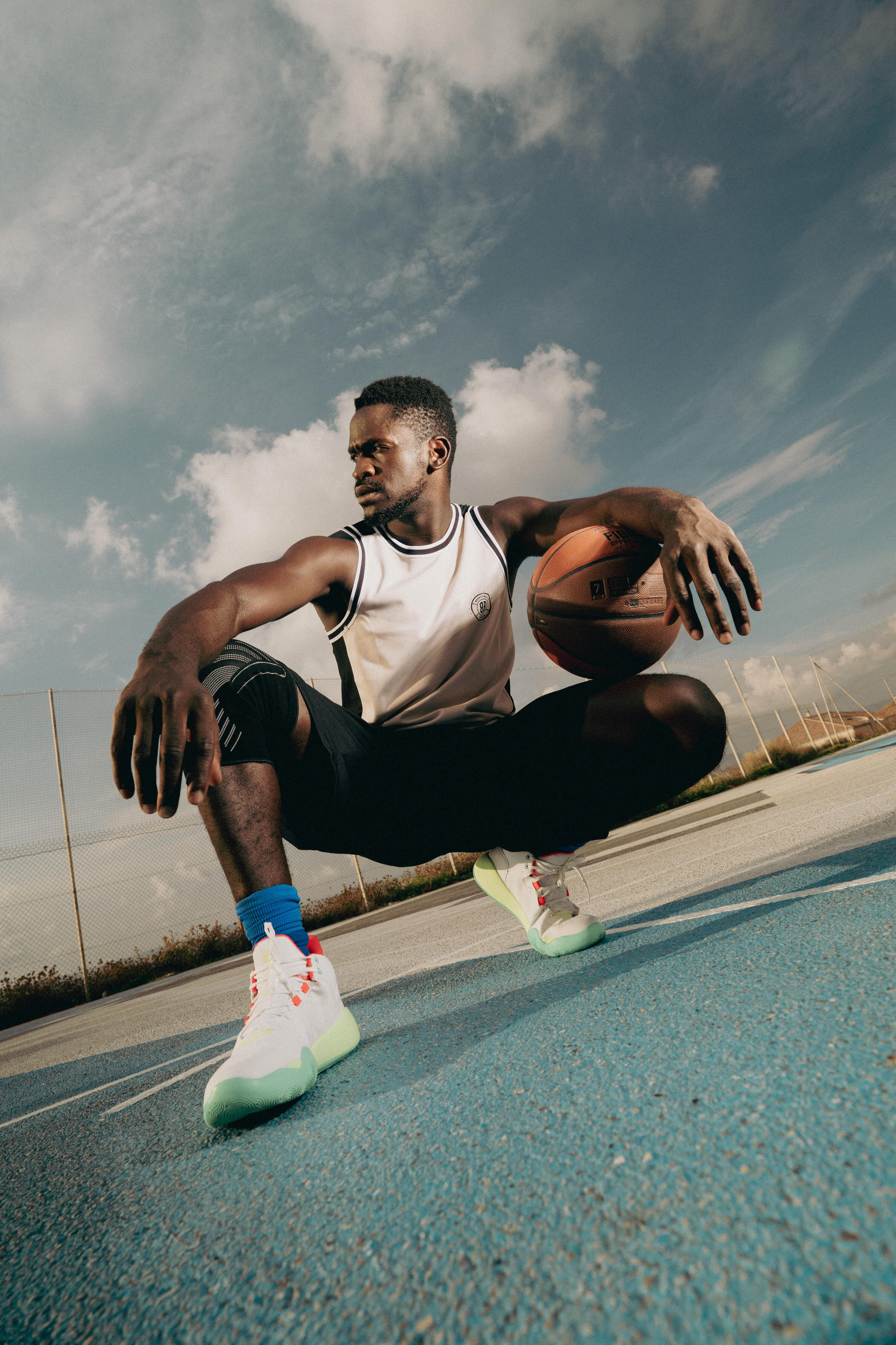 Genouillère de maintien droit ou gauche avec renforts latéraux 17/18