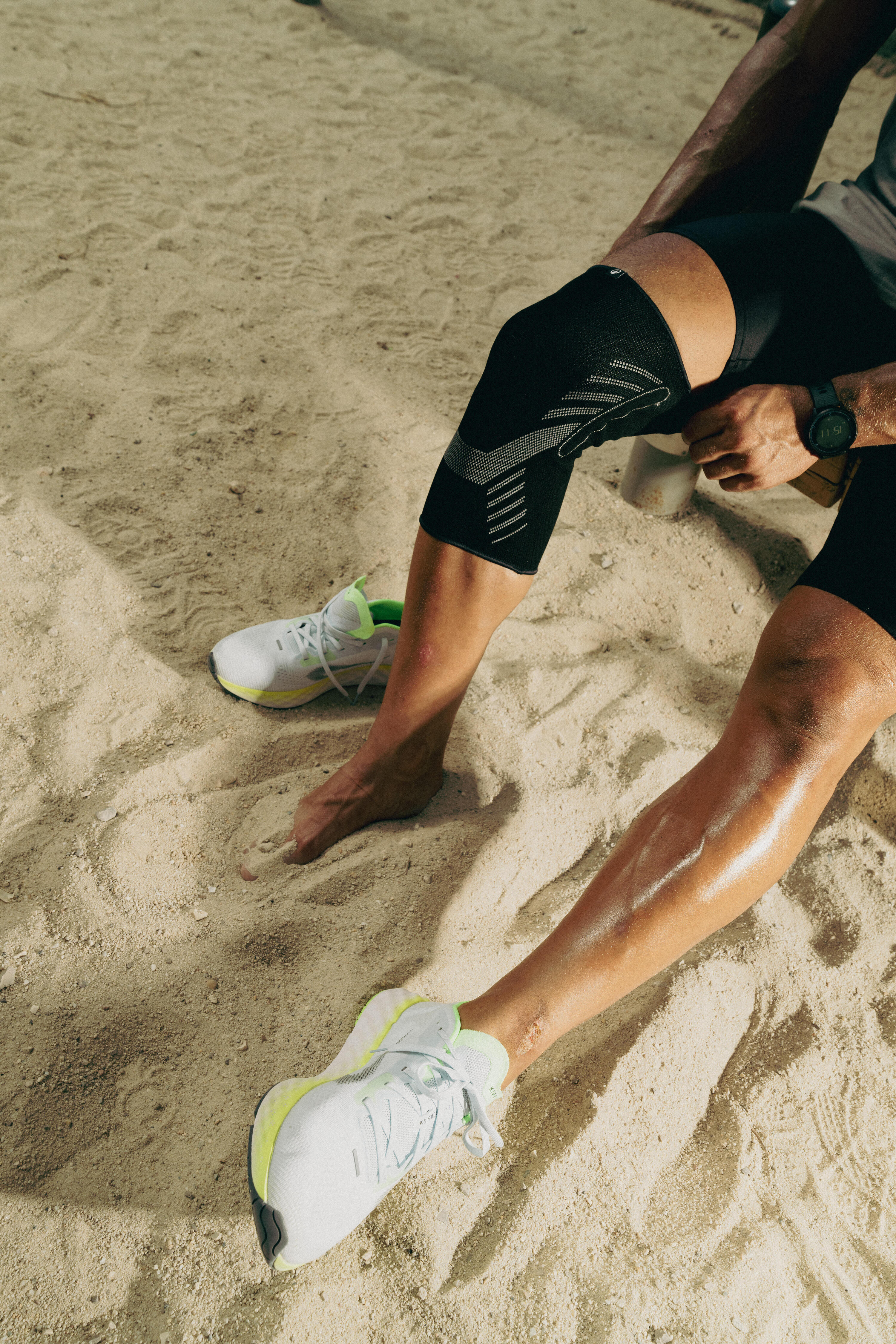 Genouillère de maintien droit ou gauche avec renforts latéraux 12/18