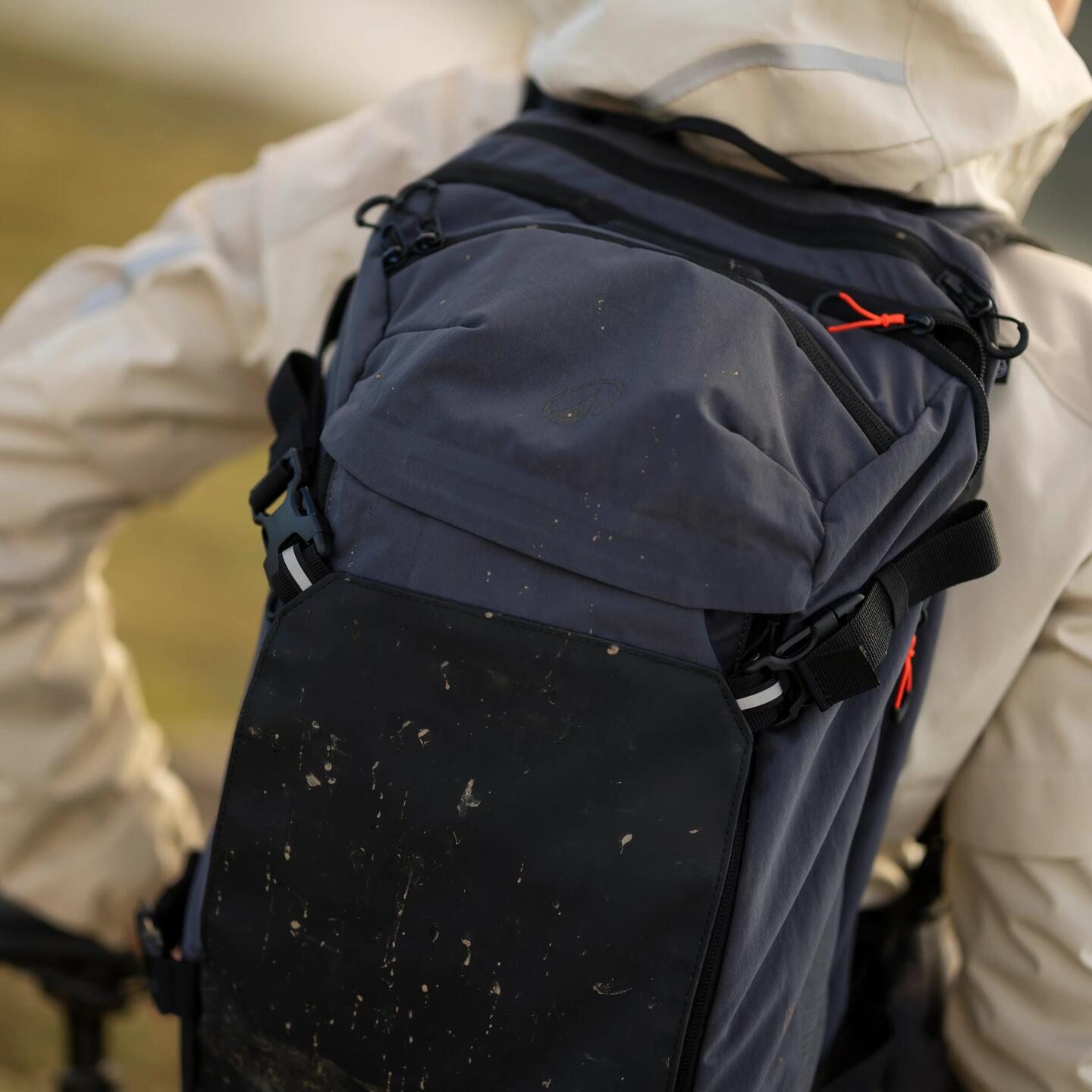 ROCKRIDER Defense Bag Action 2
