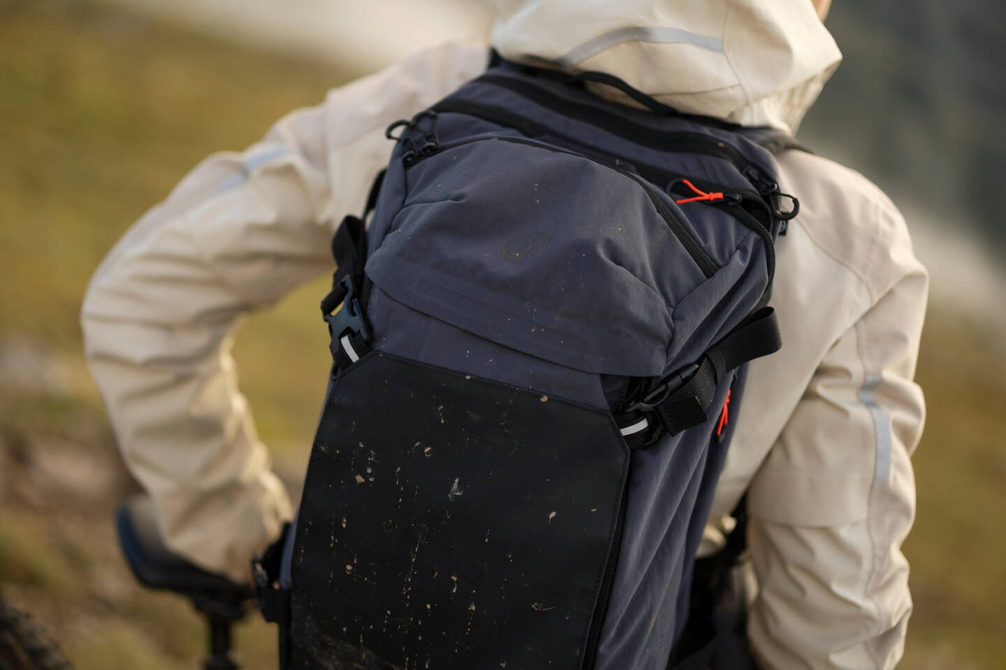 ROCKRIDER Defense Bag Action 2