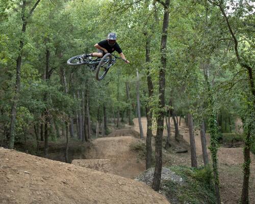 Aprende a hacer saltos con tu mountain bike 