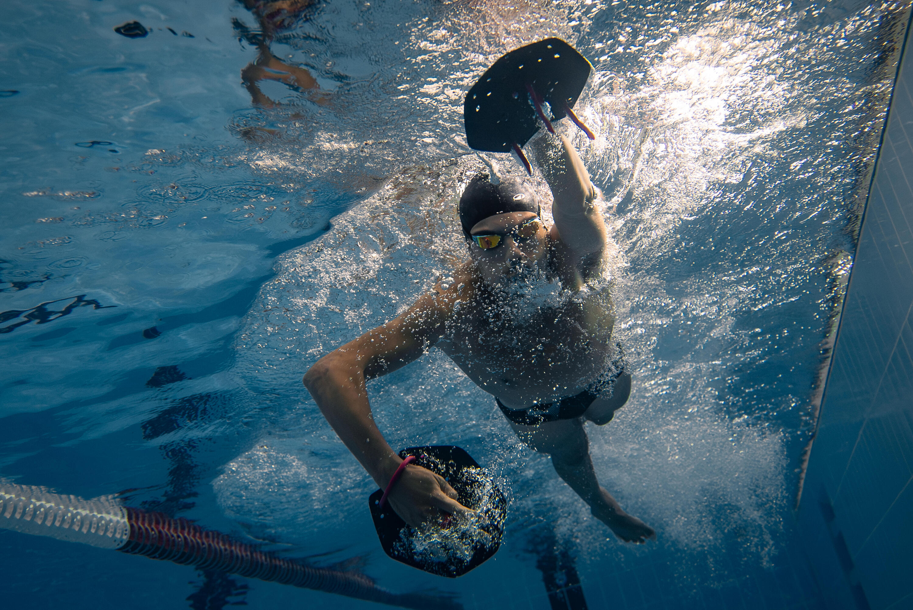 Schwimmpaddles 900 l schwarz rot 8/13