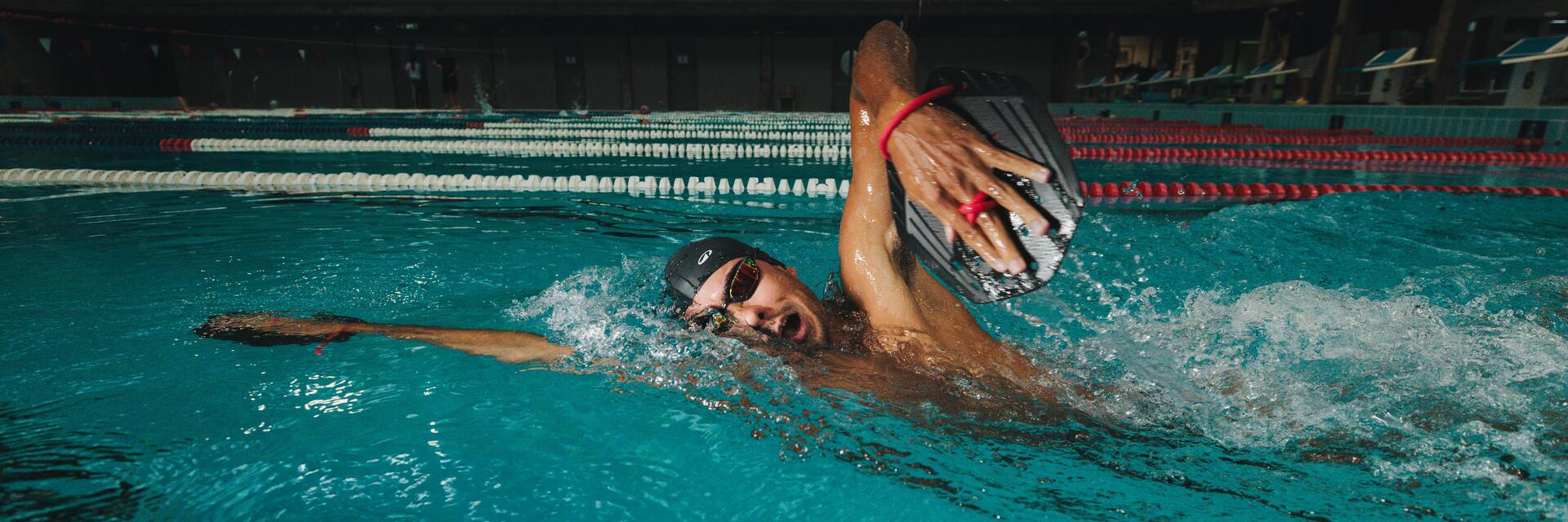 Entraînement de natation : Travail des bras avec plaquettes