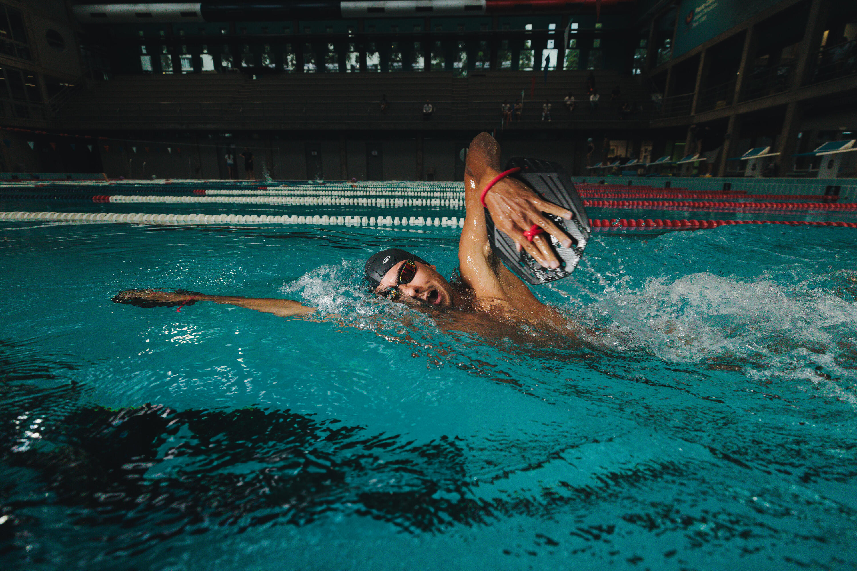 Schwimmpaddles 900 l schwarz rot 7/13