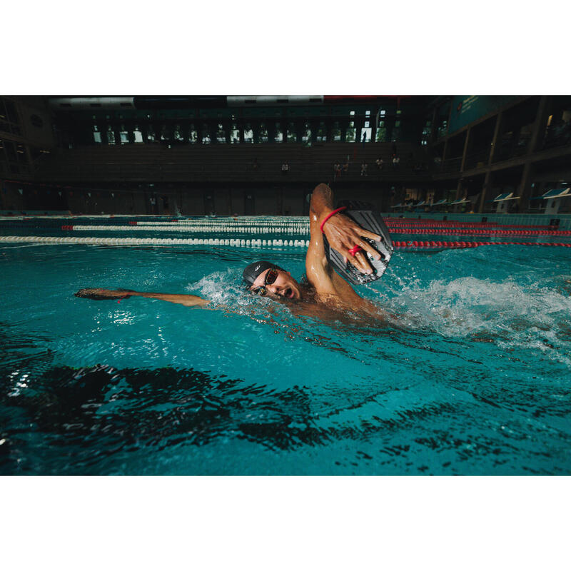 PLAQUETTES DE  NATATION  900 L NOIR ROUGE