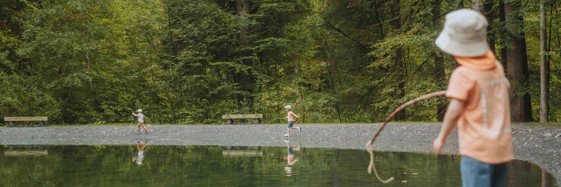 La sécurité des bébés à la montagne : la tête, les yeux et la peau