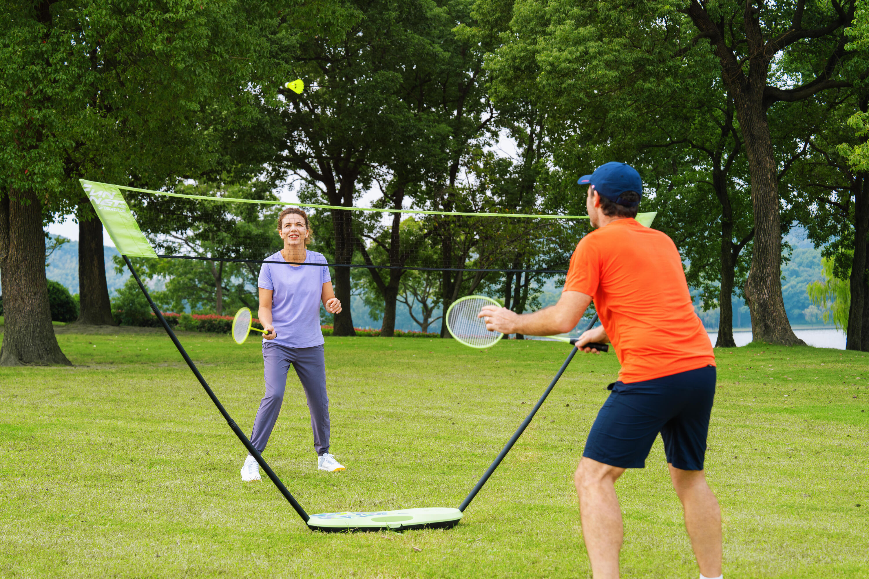 Ensemble de badminton avec 2 raquettes, 2 volants et 1 filet 18/23
