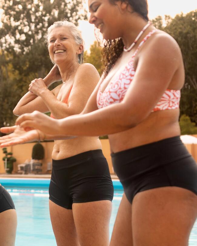 Frauen im Schwimmbad