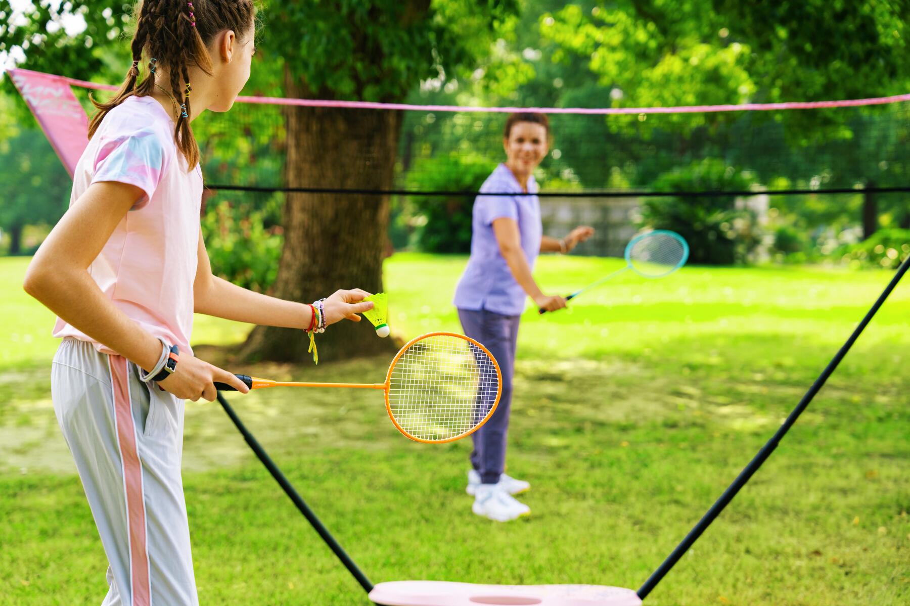 CUM SĂ ALEGI O RACHETĂ DE BADMINTON
